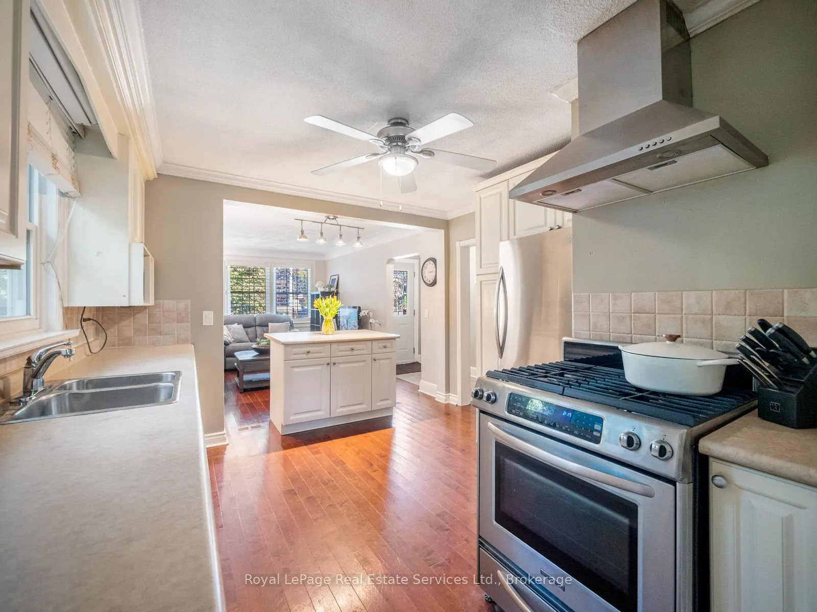 938 King Road
