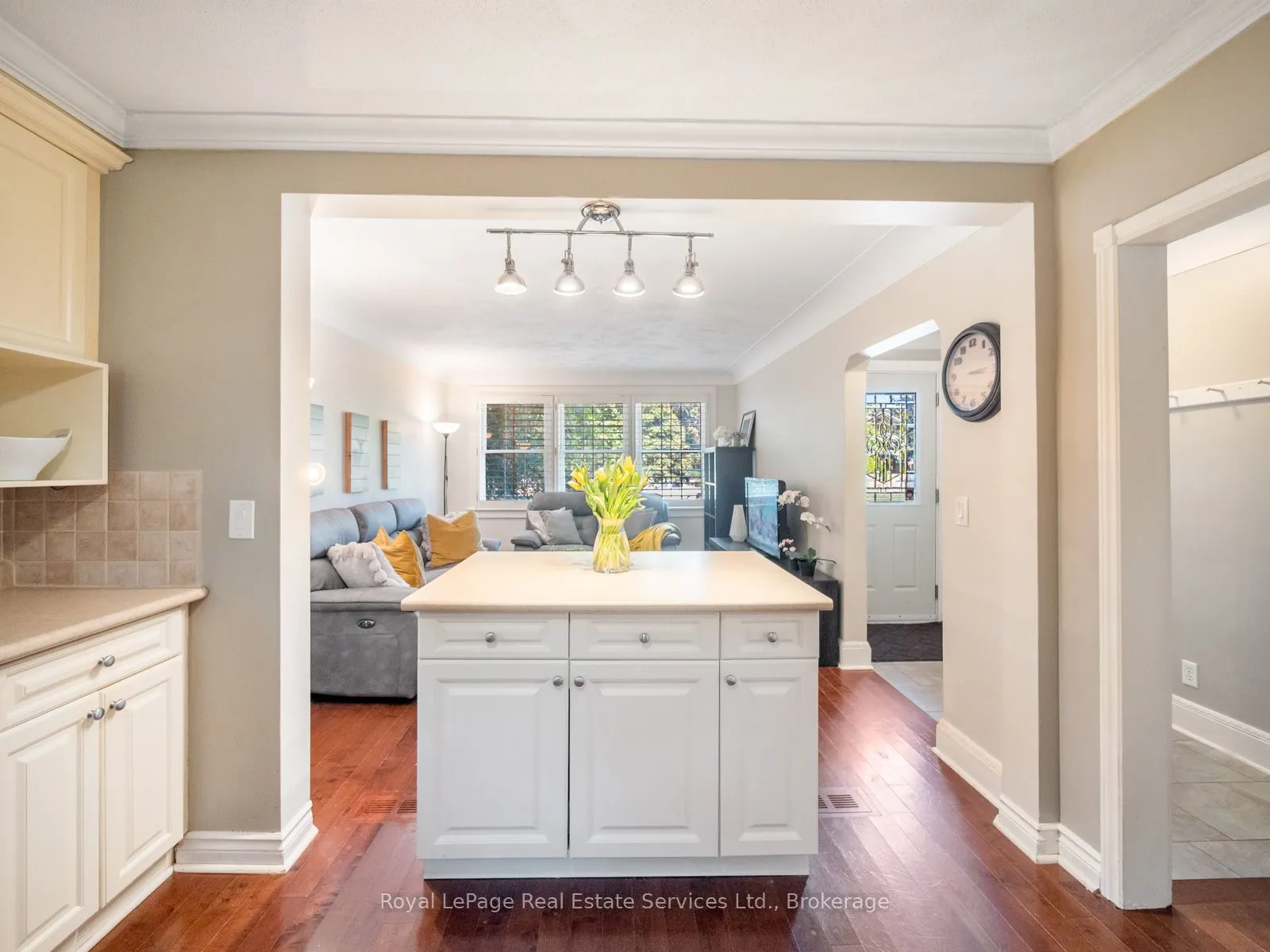 938 King Road