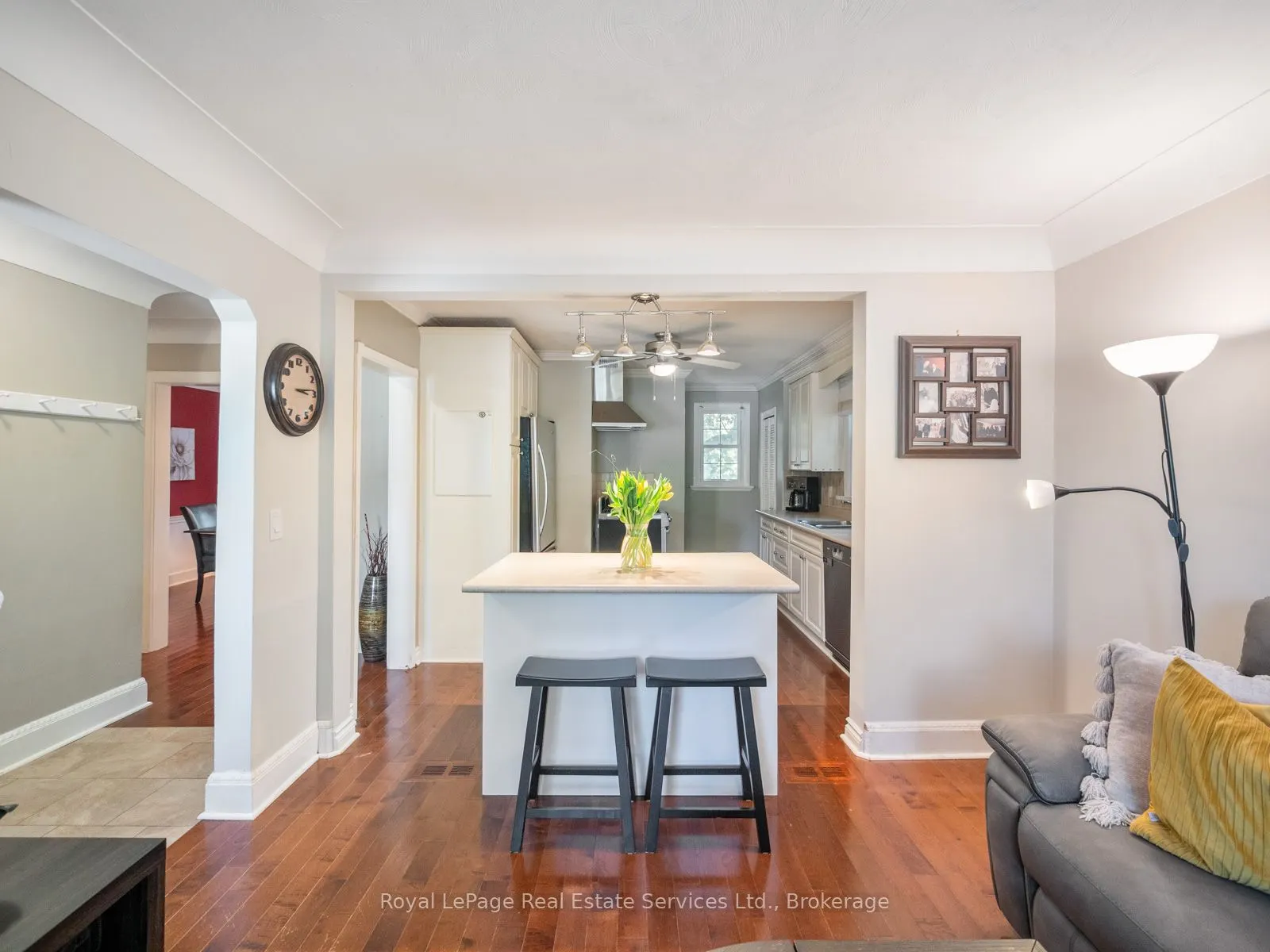 938 King Road