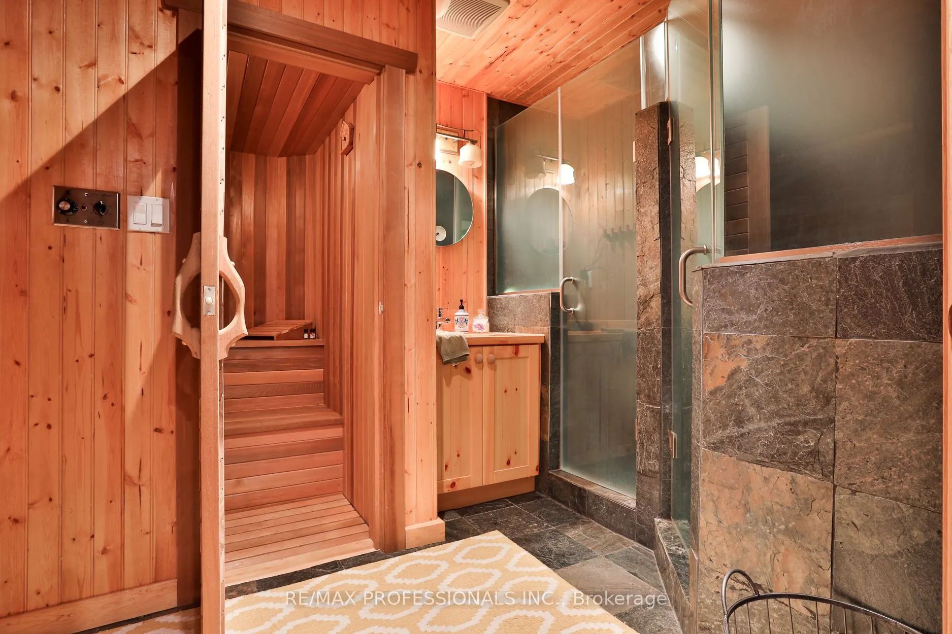 106 Chestnut Hills Parkway