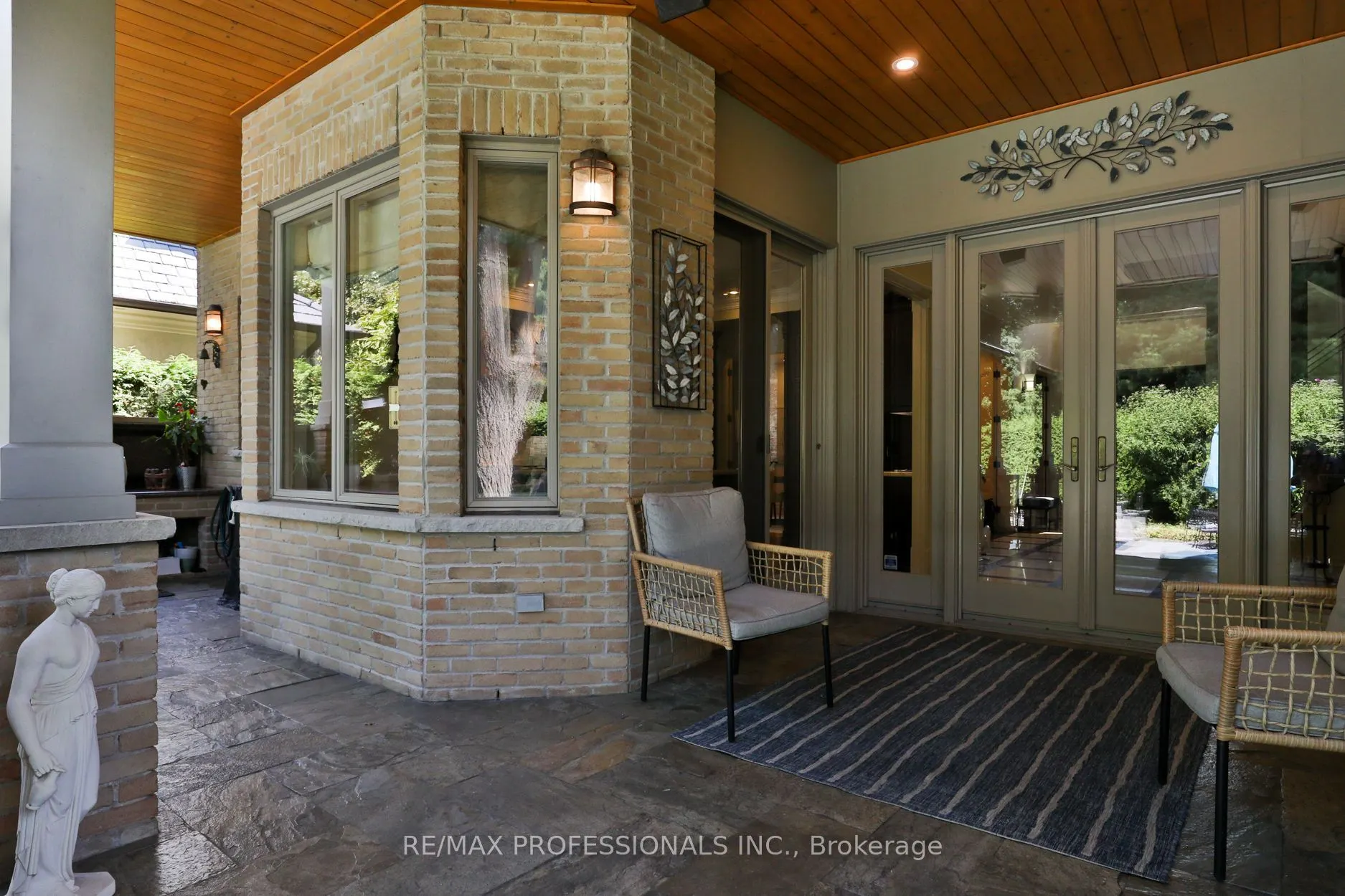 106 Chestnut Hills Parkway