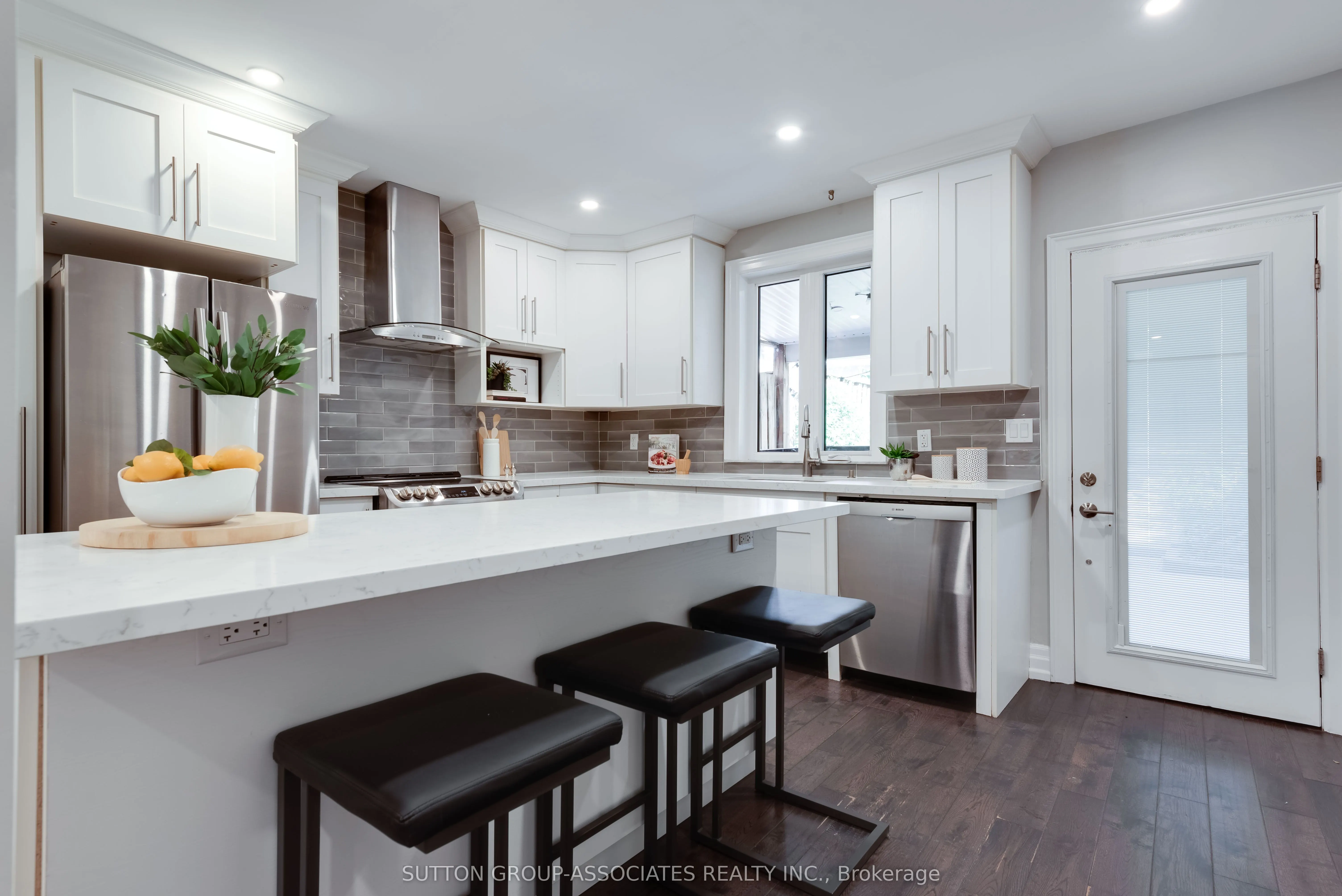 93 Harvie Avenue