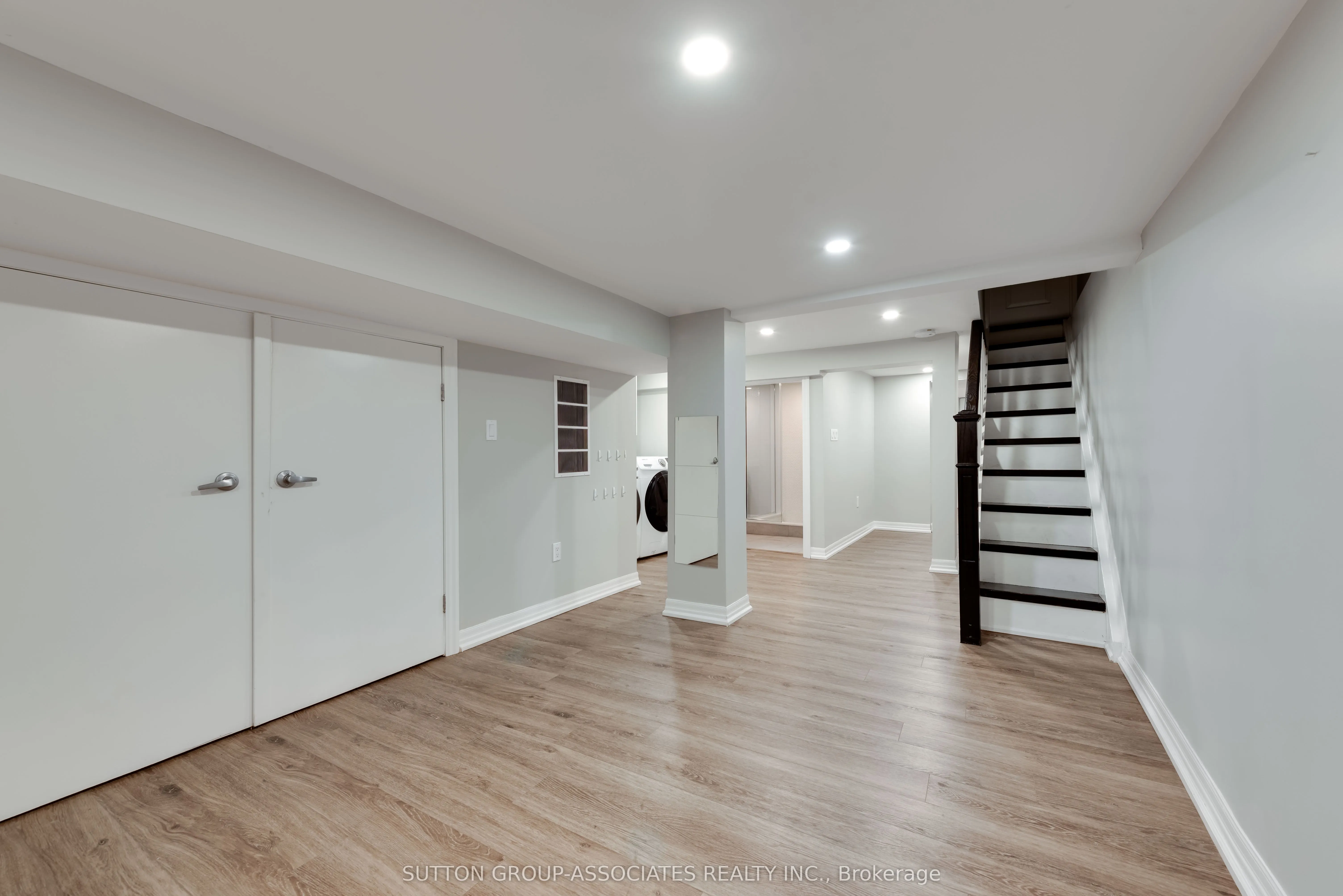93 Harvie Avenue
