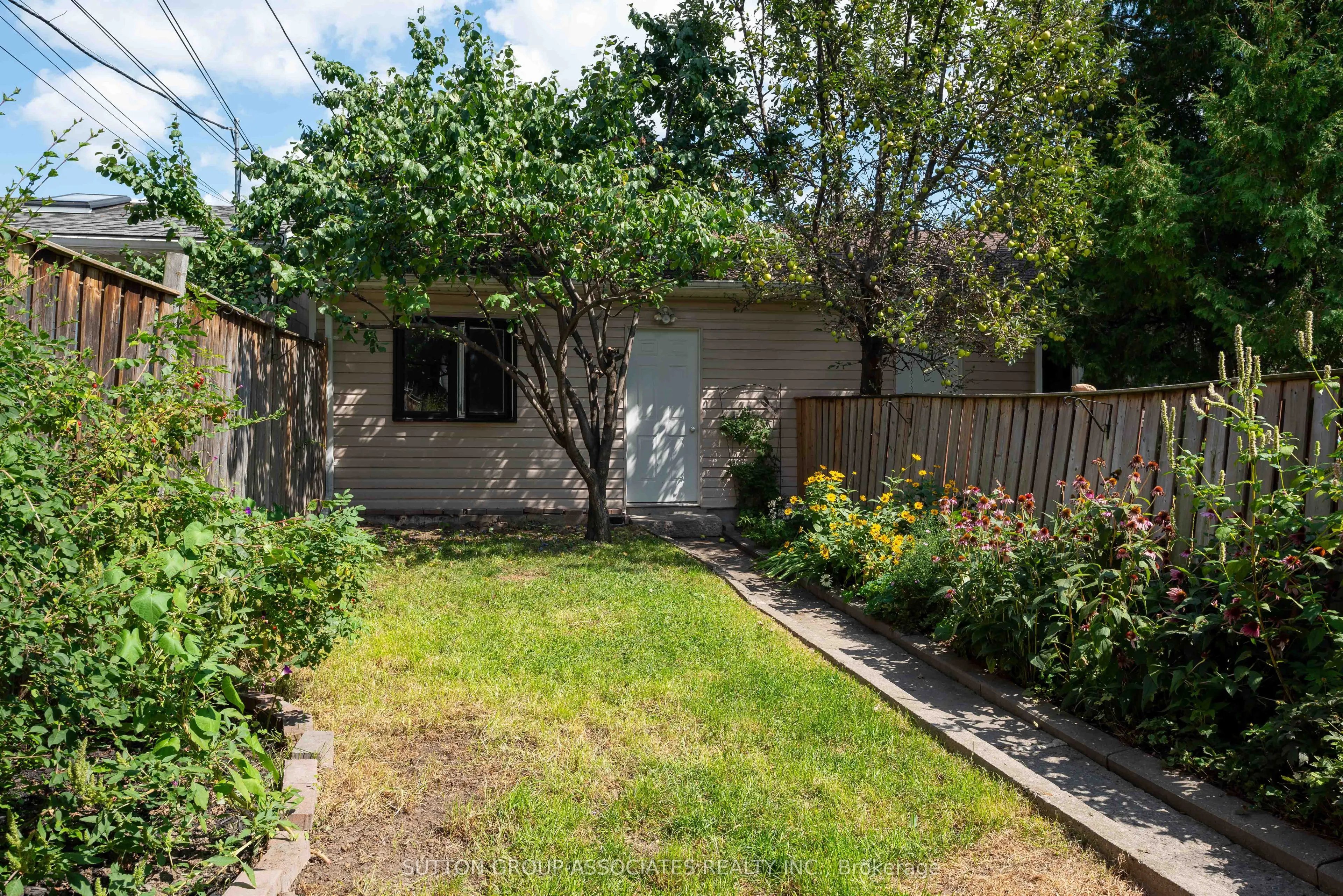 93 Harvie Avenue