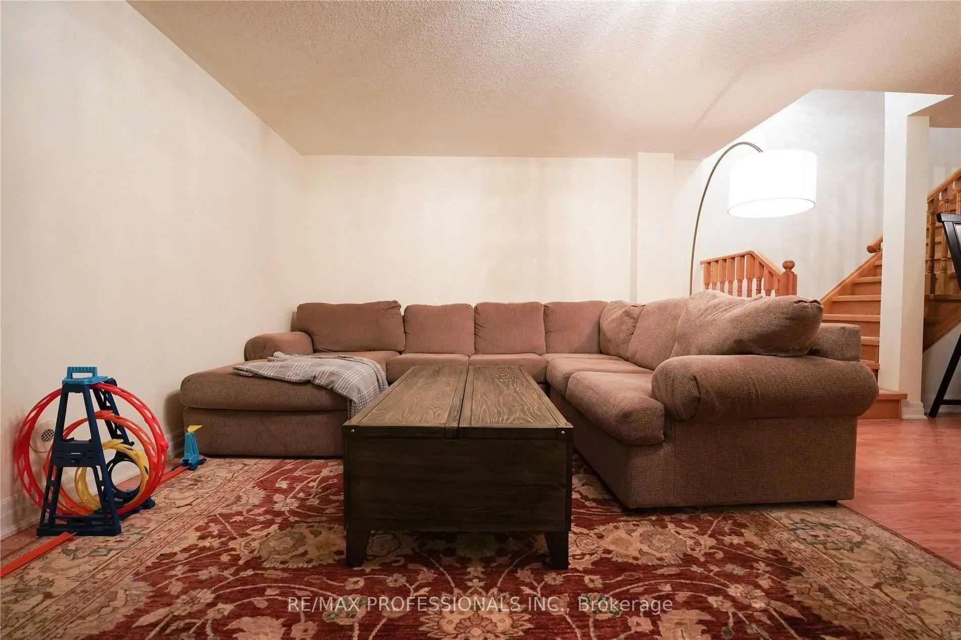 137 St Lawrence Drive, #11