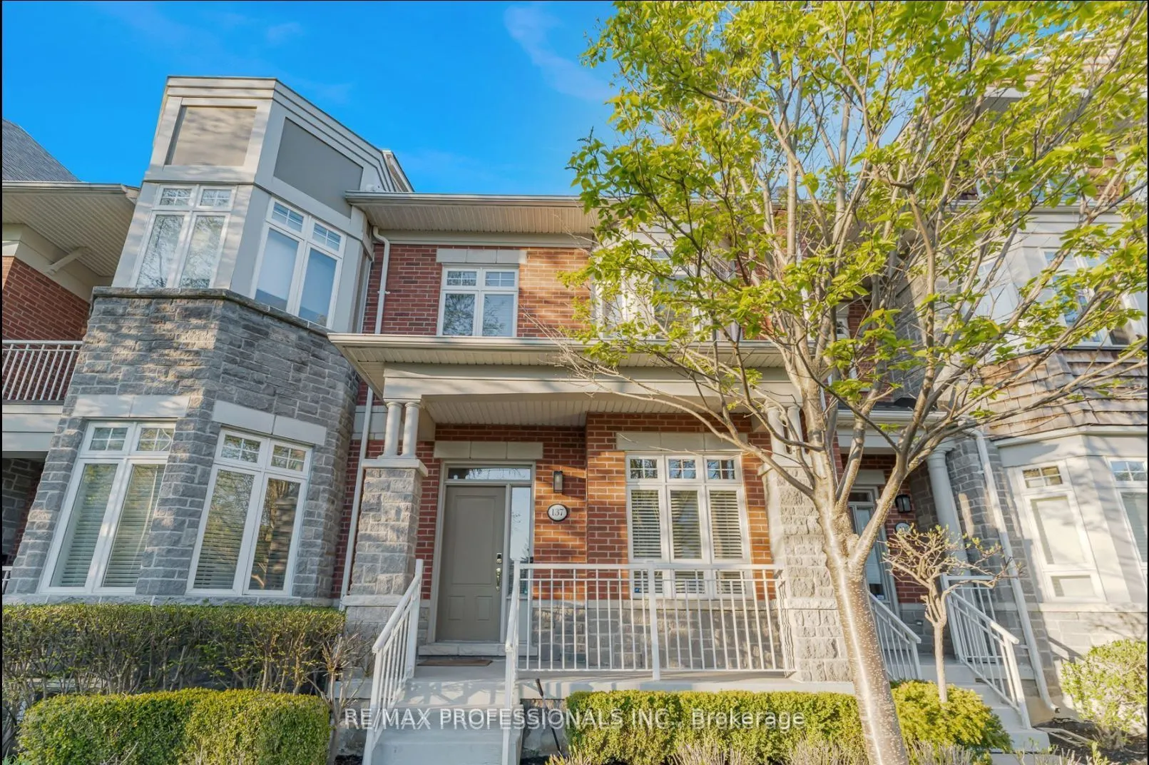 137 St Lawrence Drive, #11