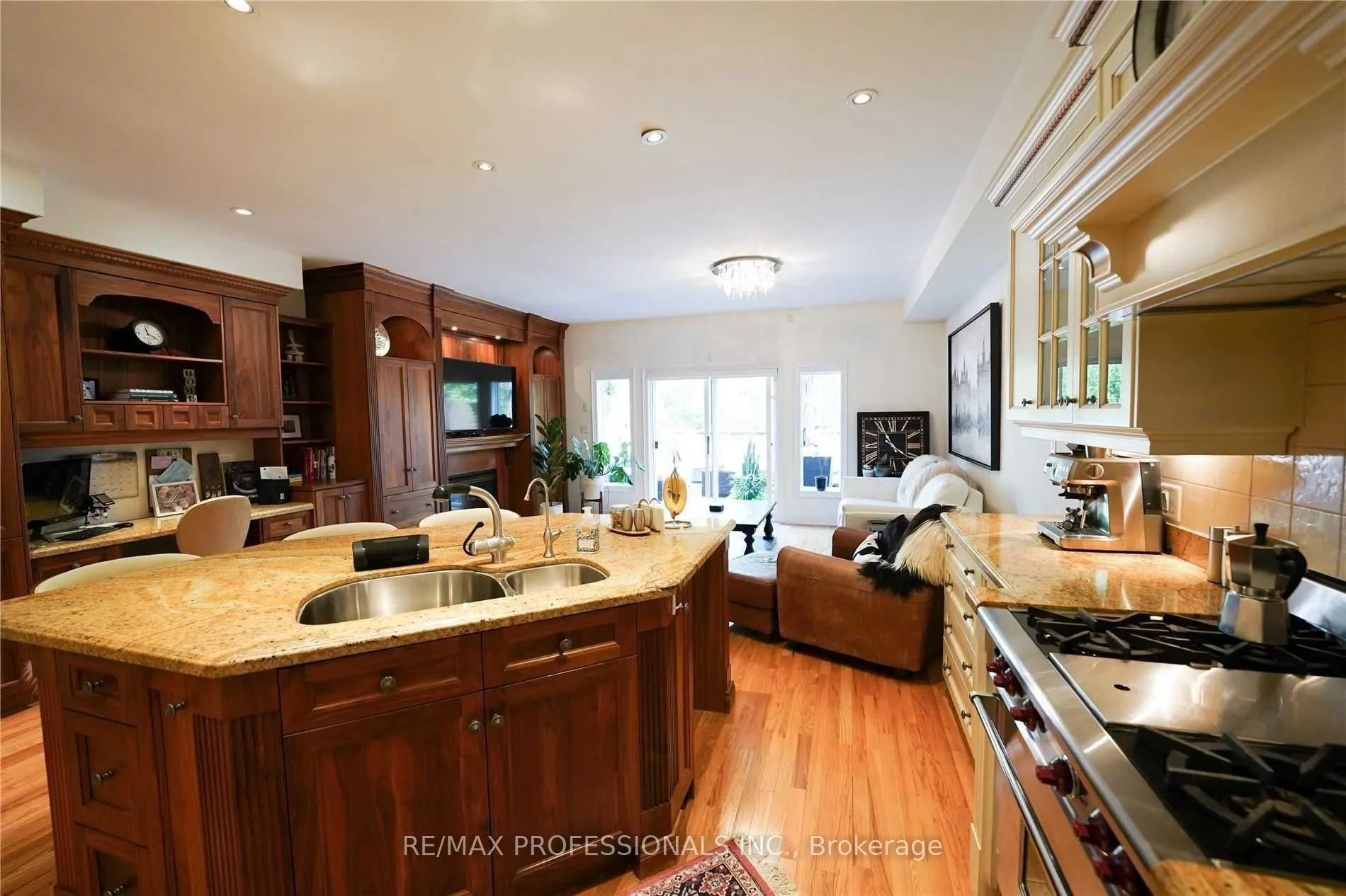 137 St Lawrence Drive, #11