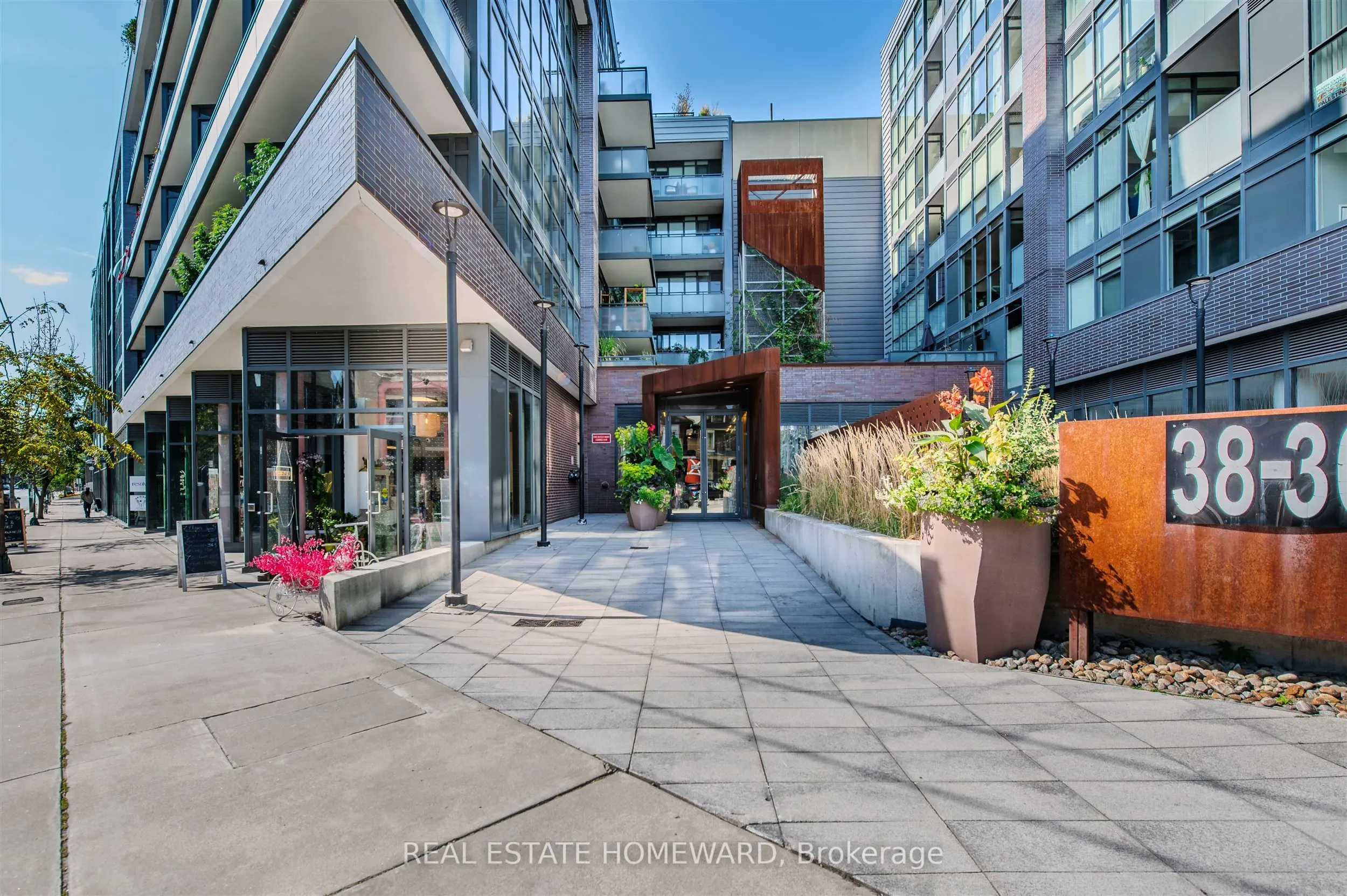 38 Howard Park Avenue, #424