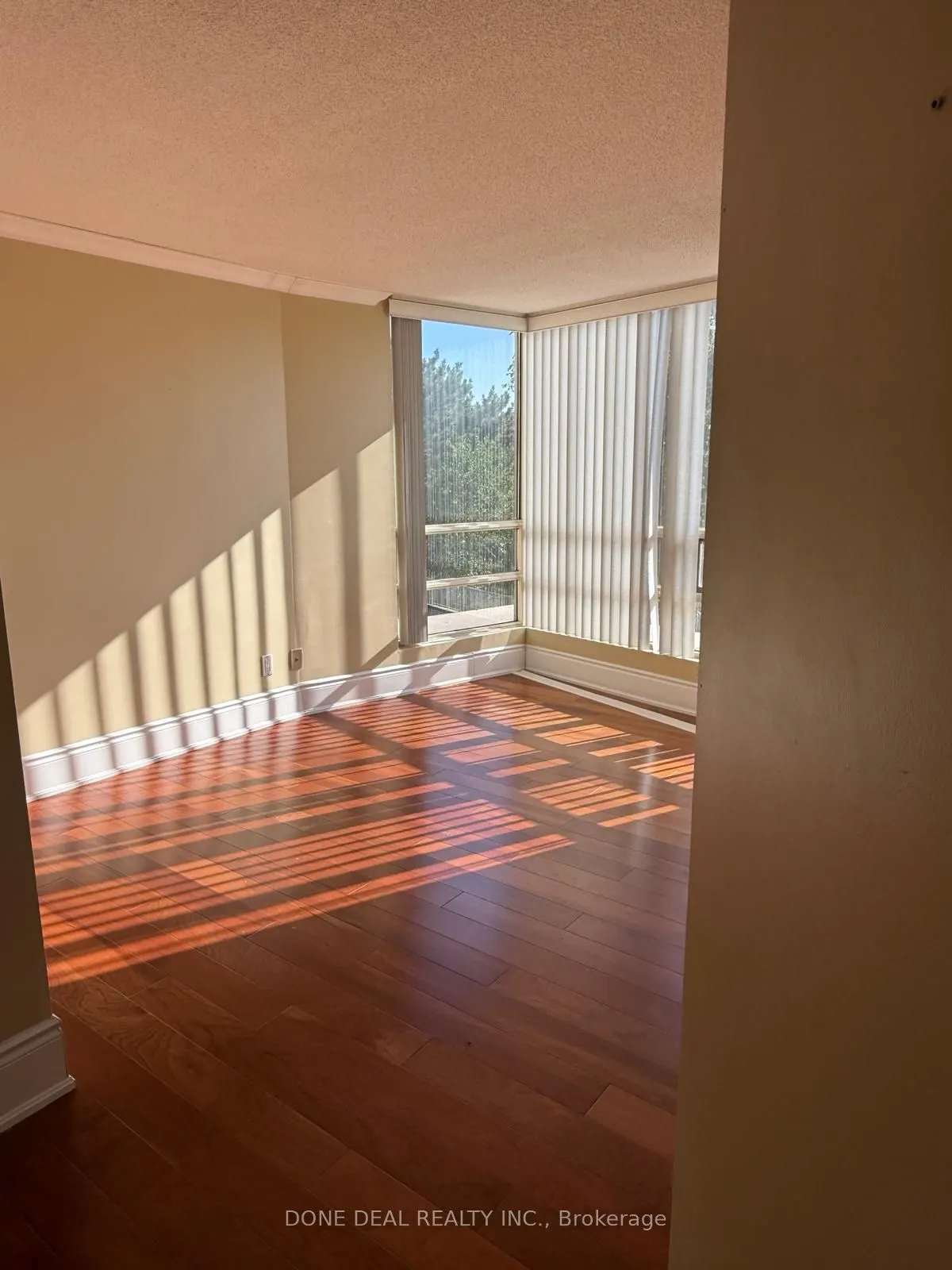 50 Eglinton Avenue W, #207