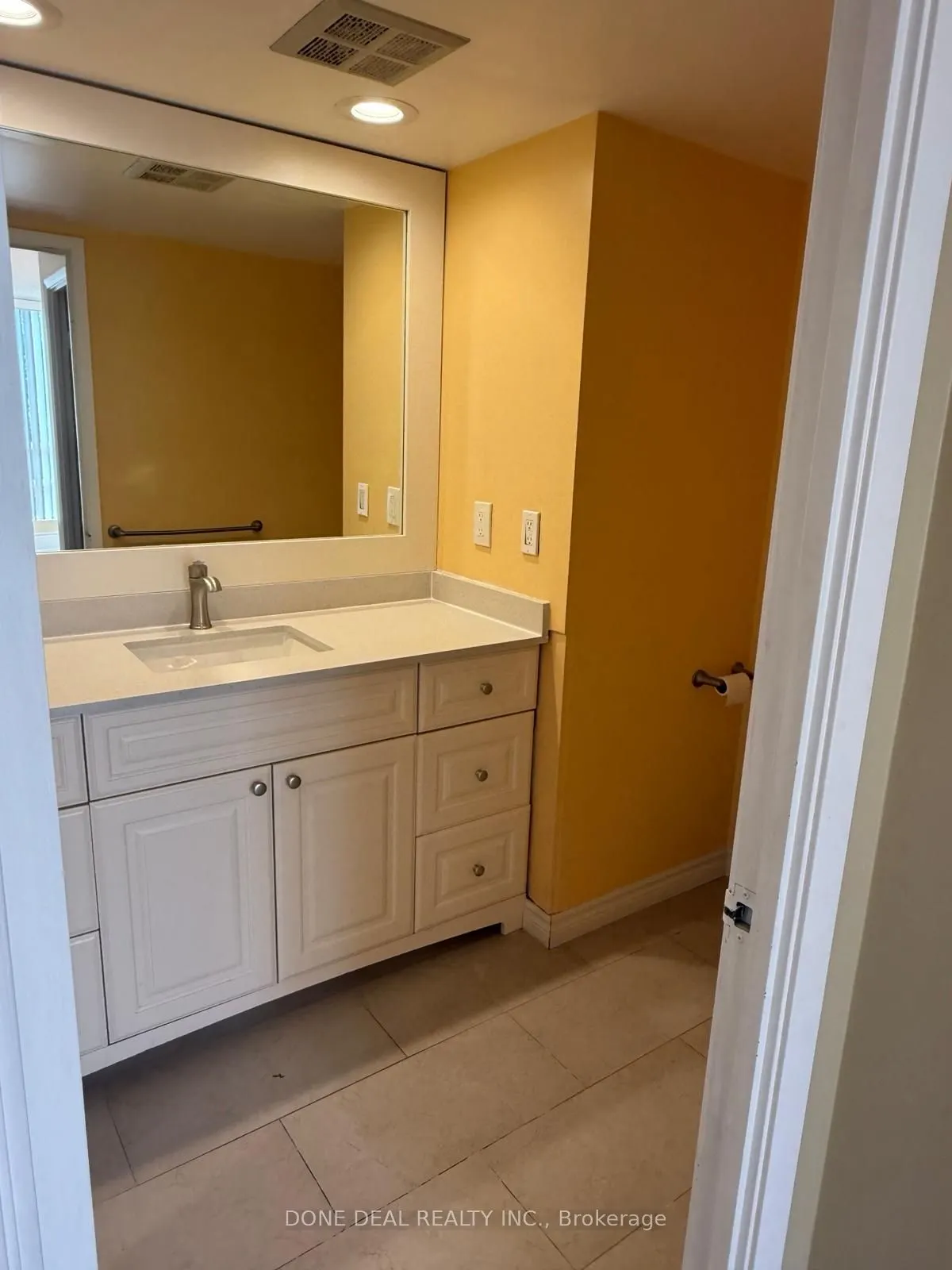 50 Eglinton Avenue W, #207