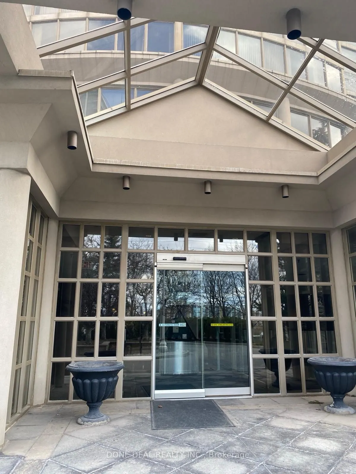 50 Eglinton Avenue W, #207