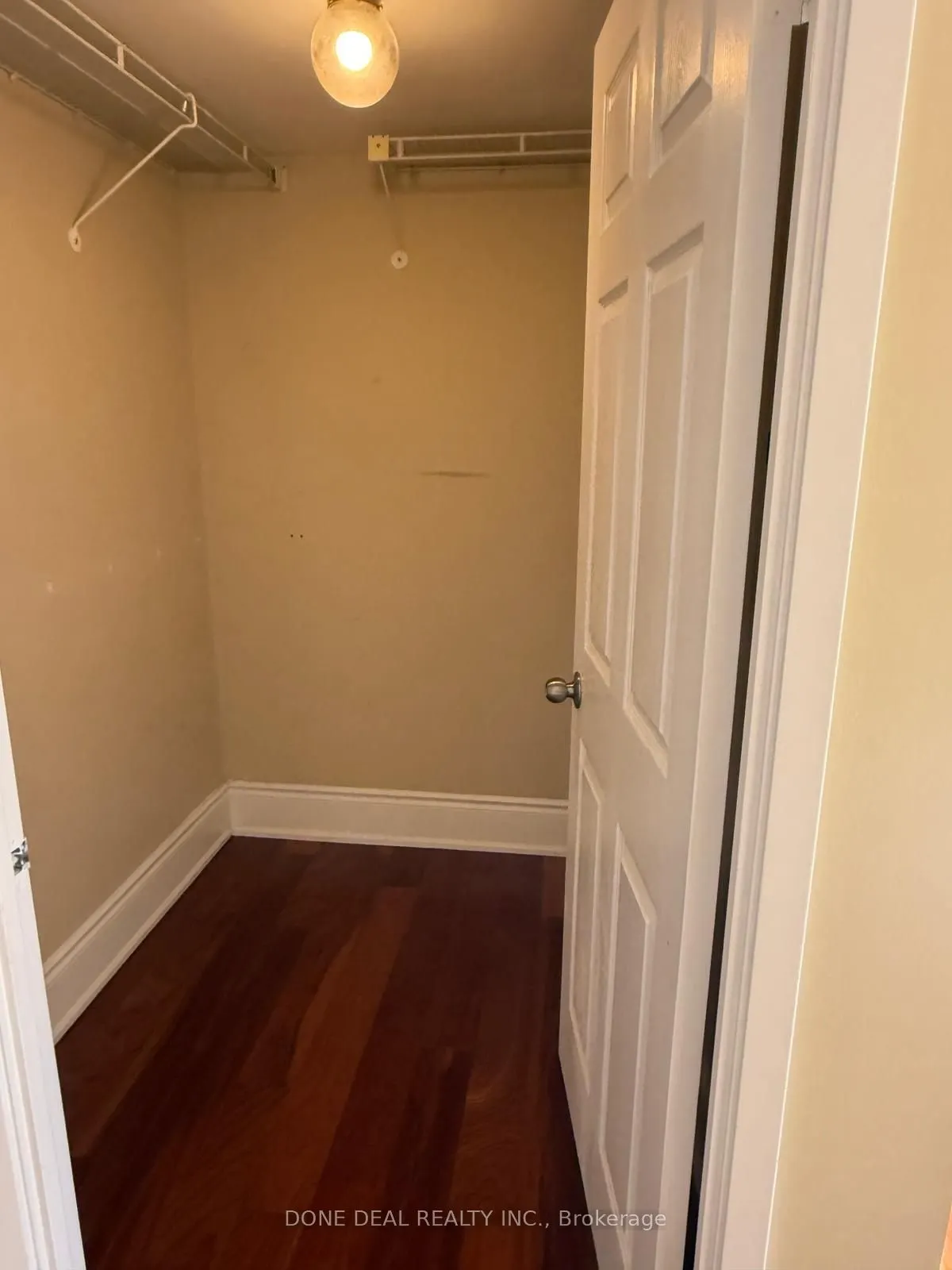 50 Eglinton Avenue W, #207