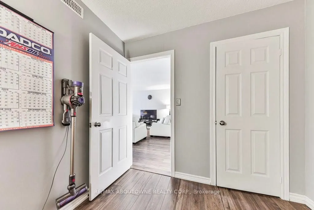 1421 Walkers Line, #207