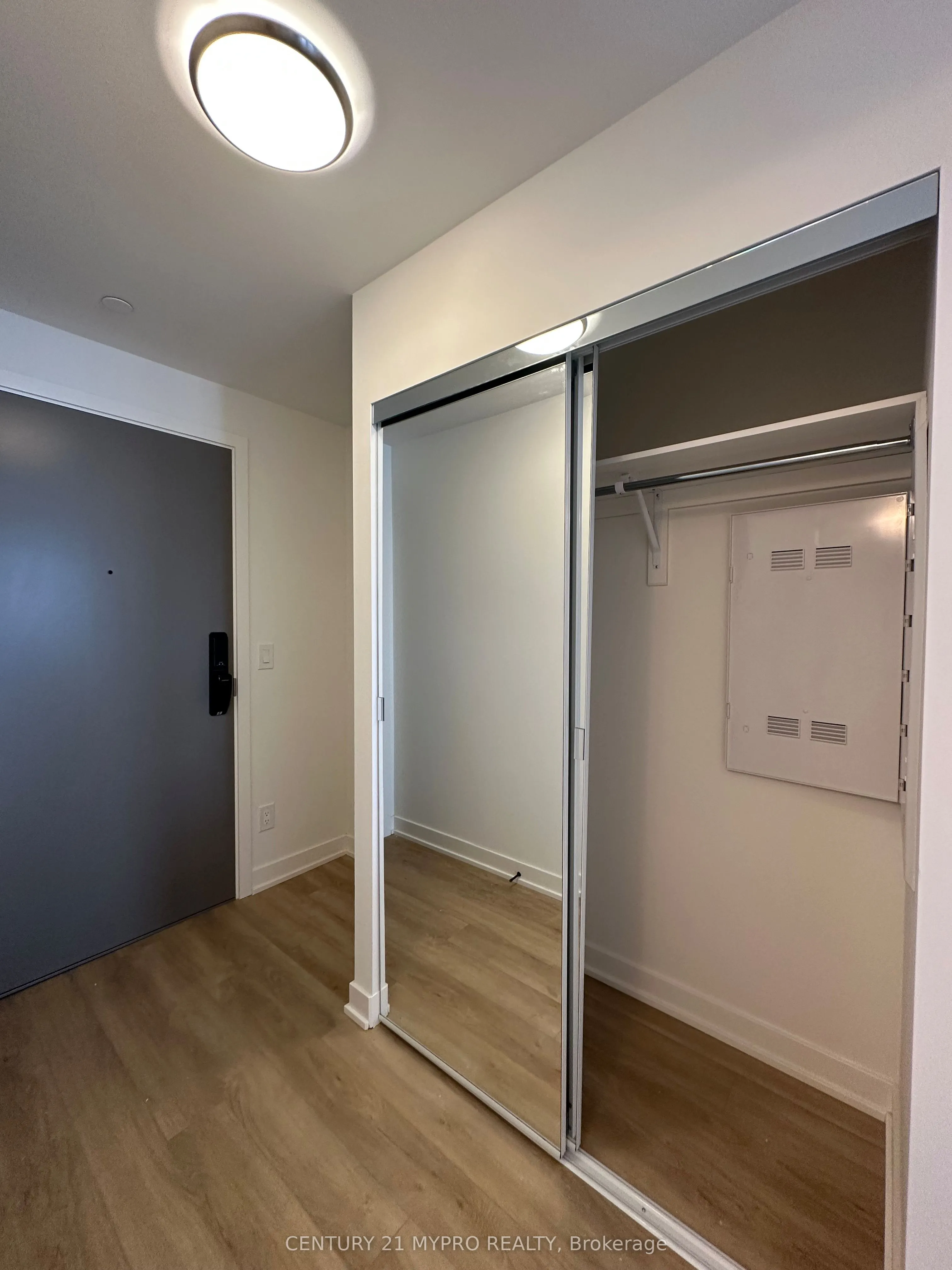 3079 Trafalgar Road, #1407