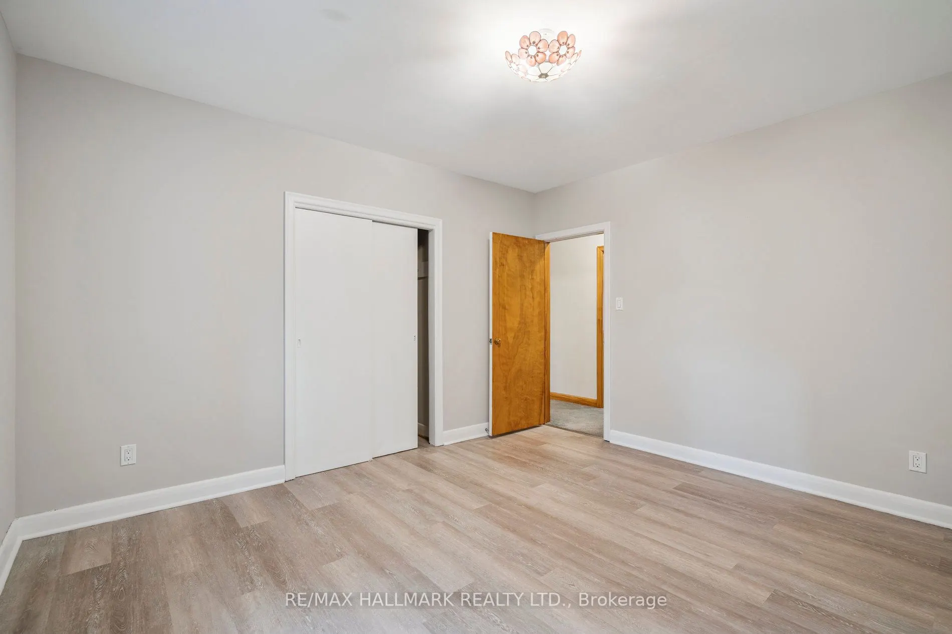 6 Fernalroy Boulevard