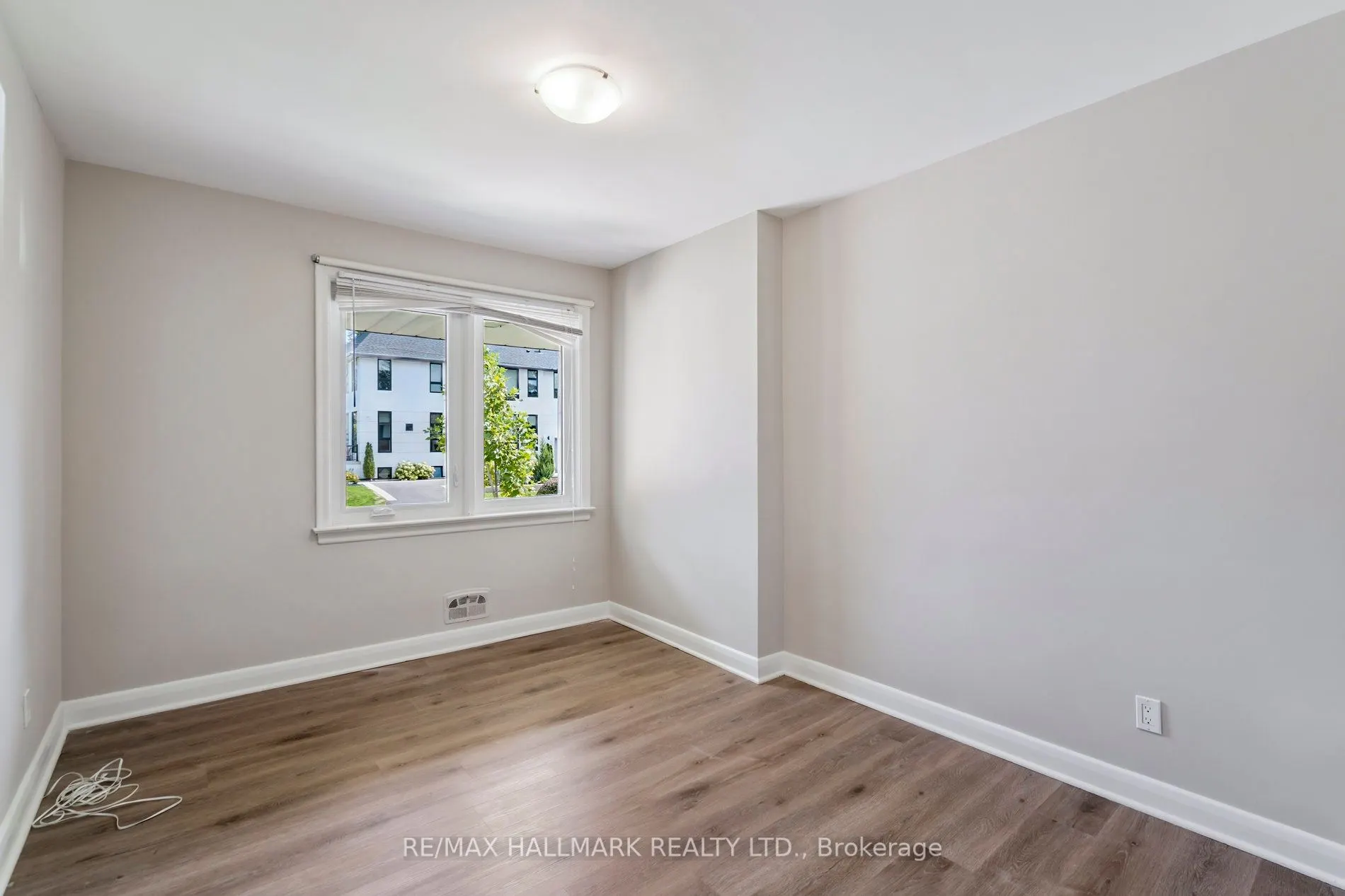 6 Fernalroy Boulevard