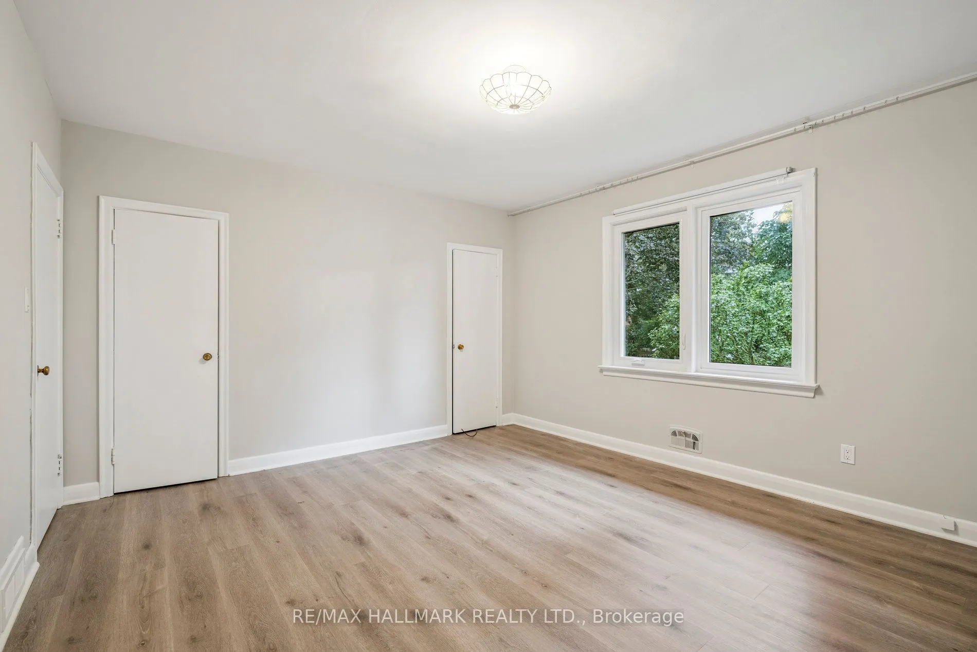 6 Fernalroy Boulevard