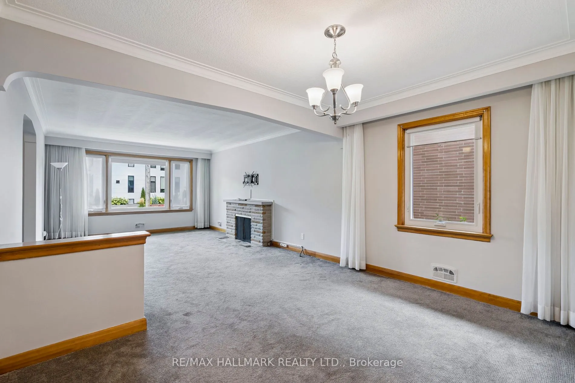 6 Fernalroy Boulevard