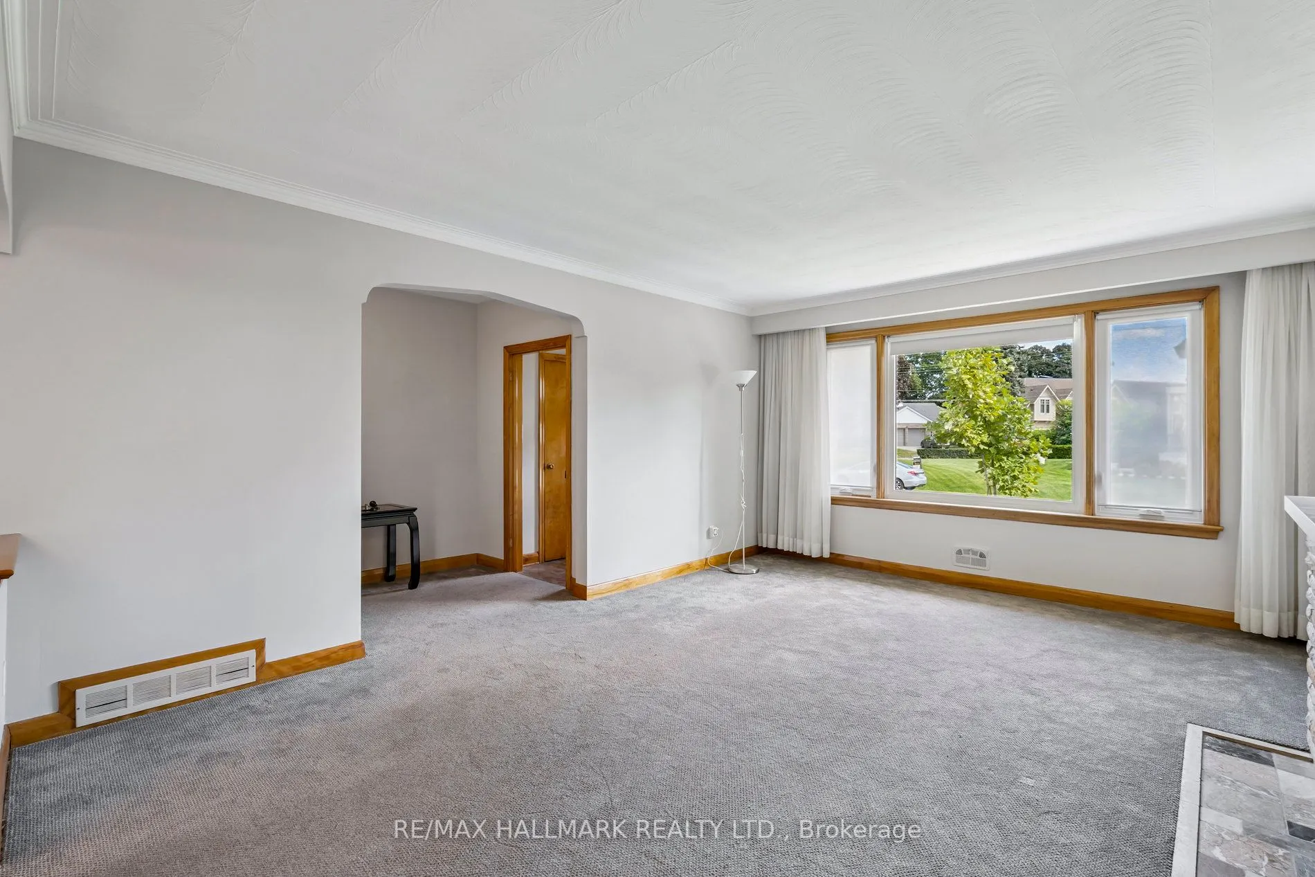 6 Fernalroy Boulevard