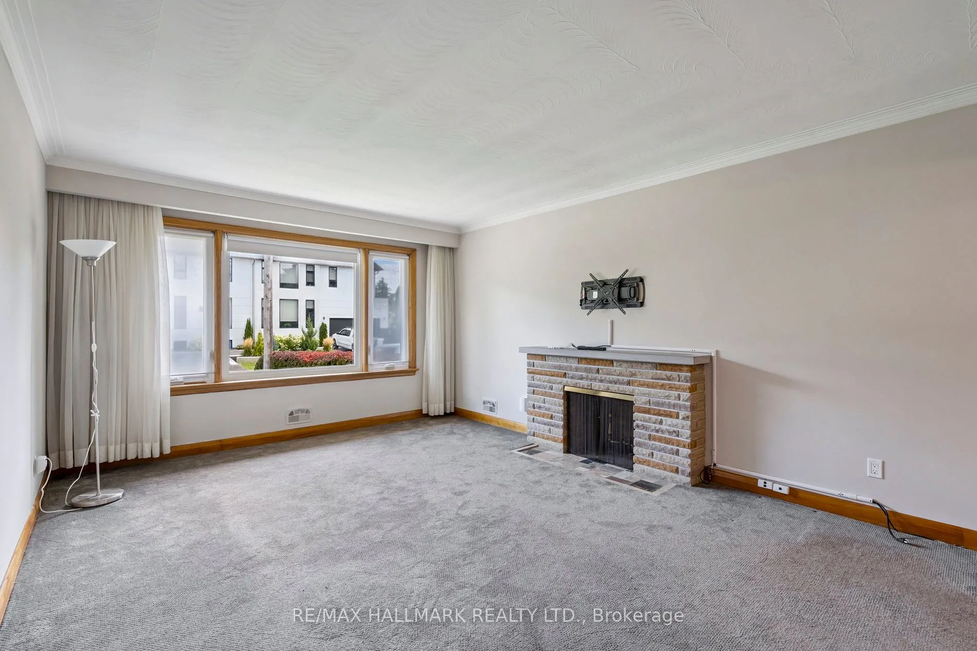 6 Fernalroy Boulevard
