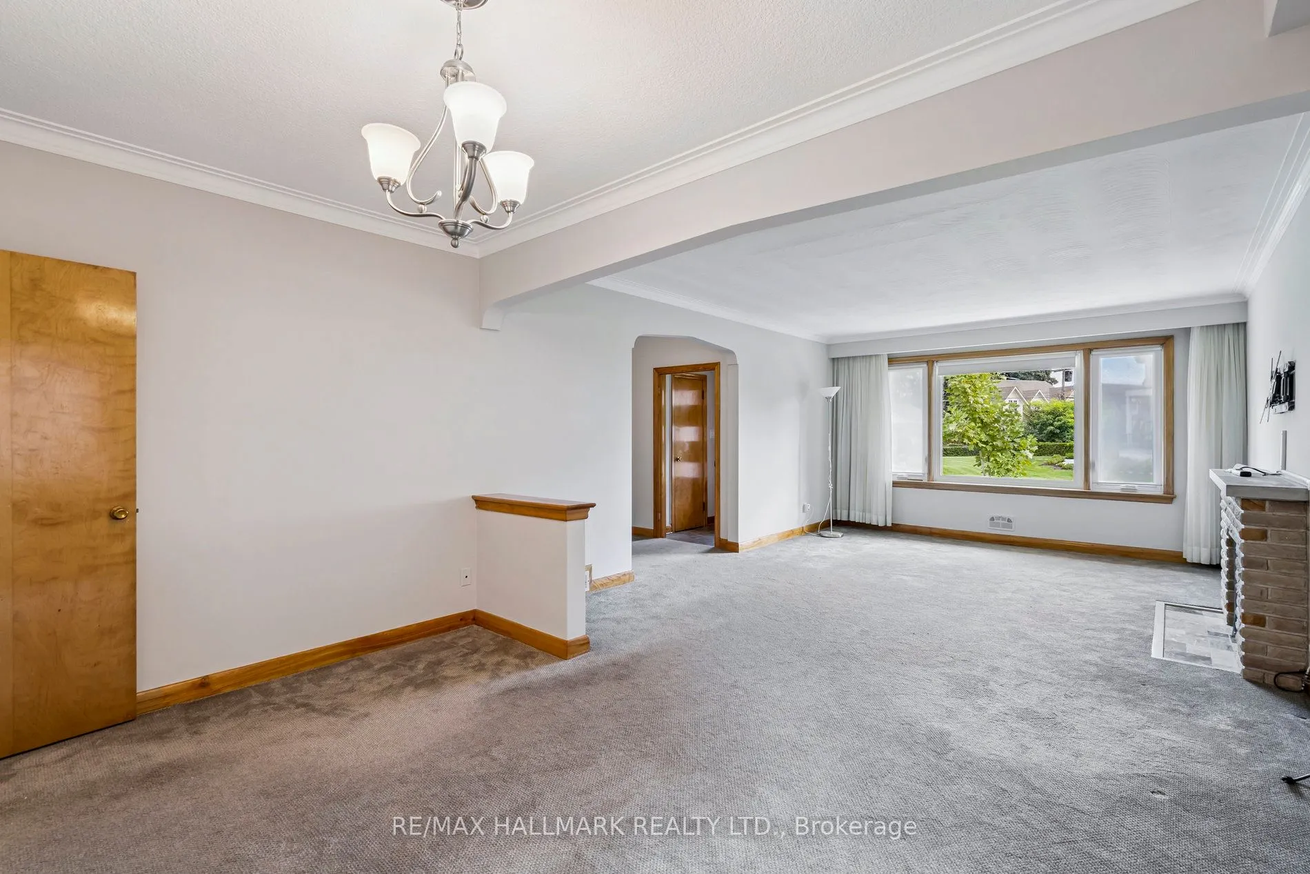 6 Fernalroy Boulevard