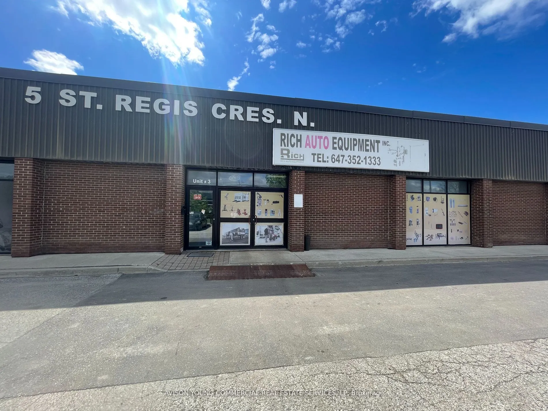 5 St Regis Crescent N, #3