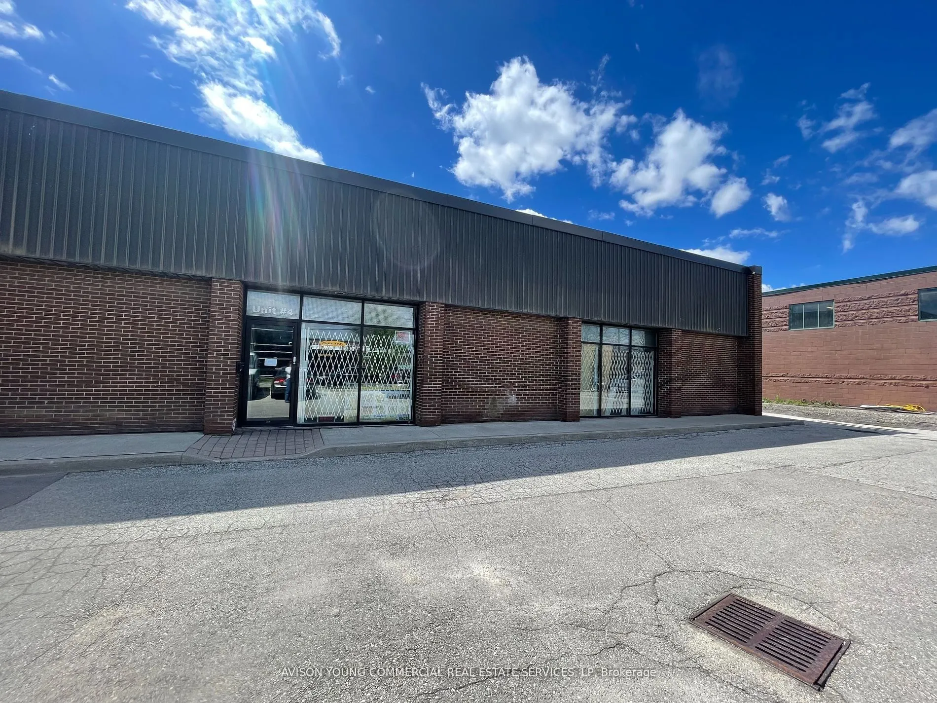 5 St Regis Crescent N, #4