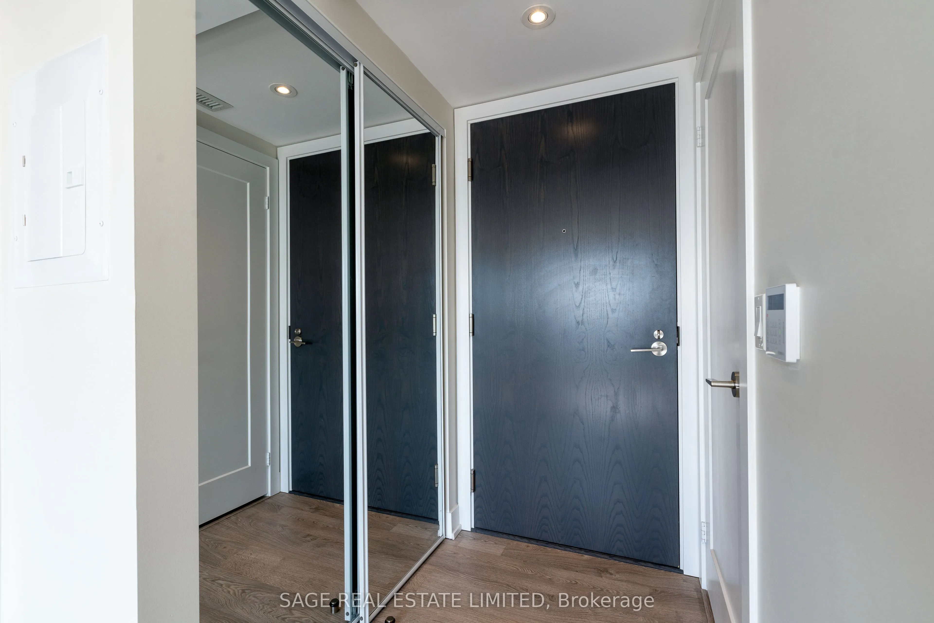 9 Mabelle Avenue, #1423