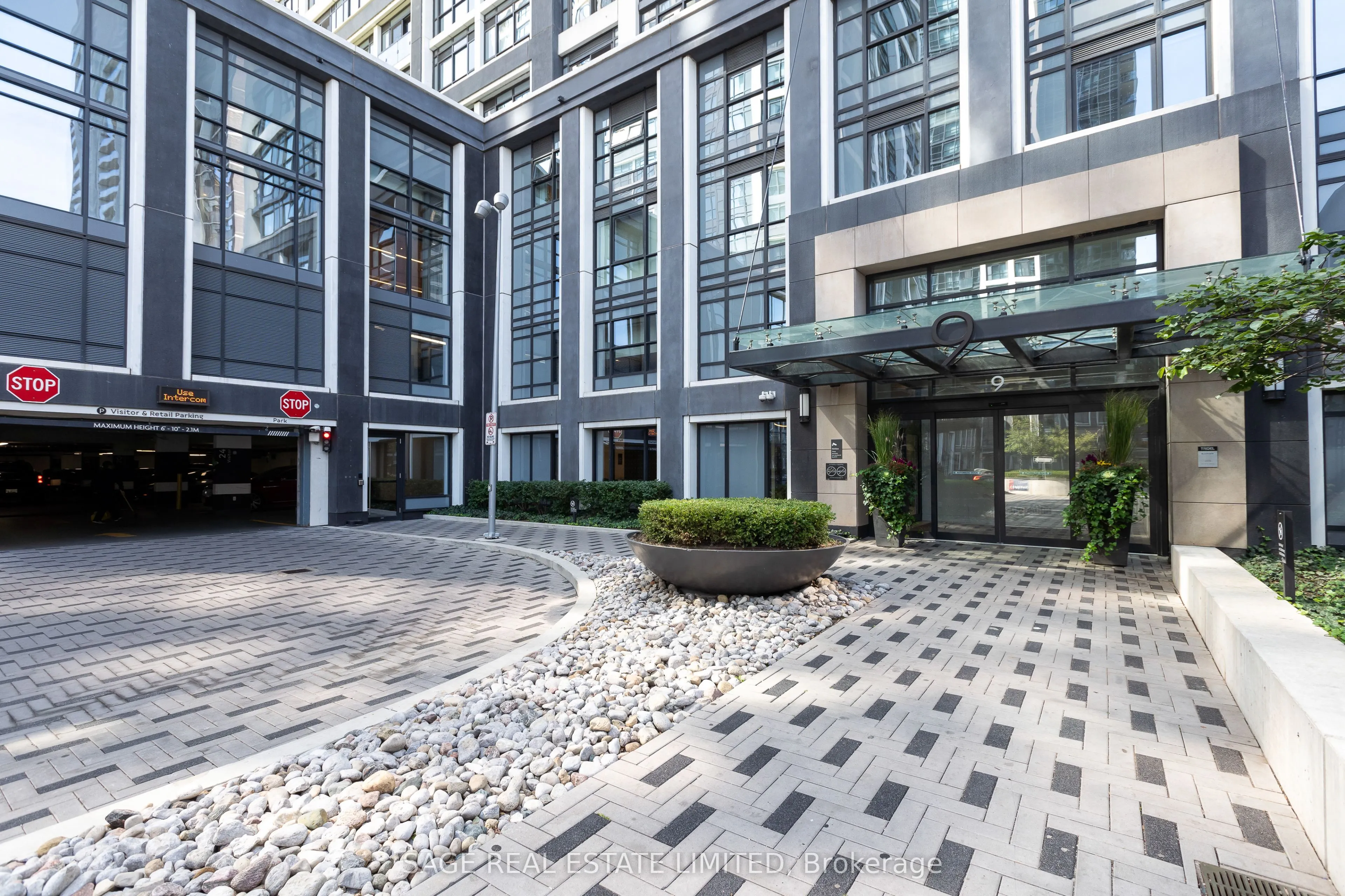 9 Mabelle Avenue, #1423