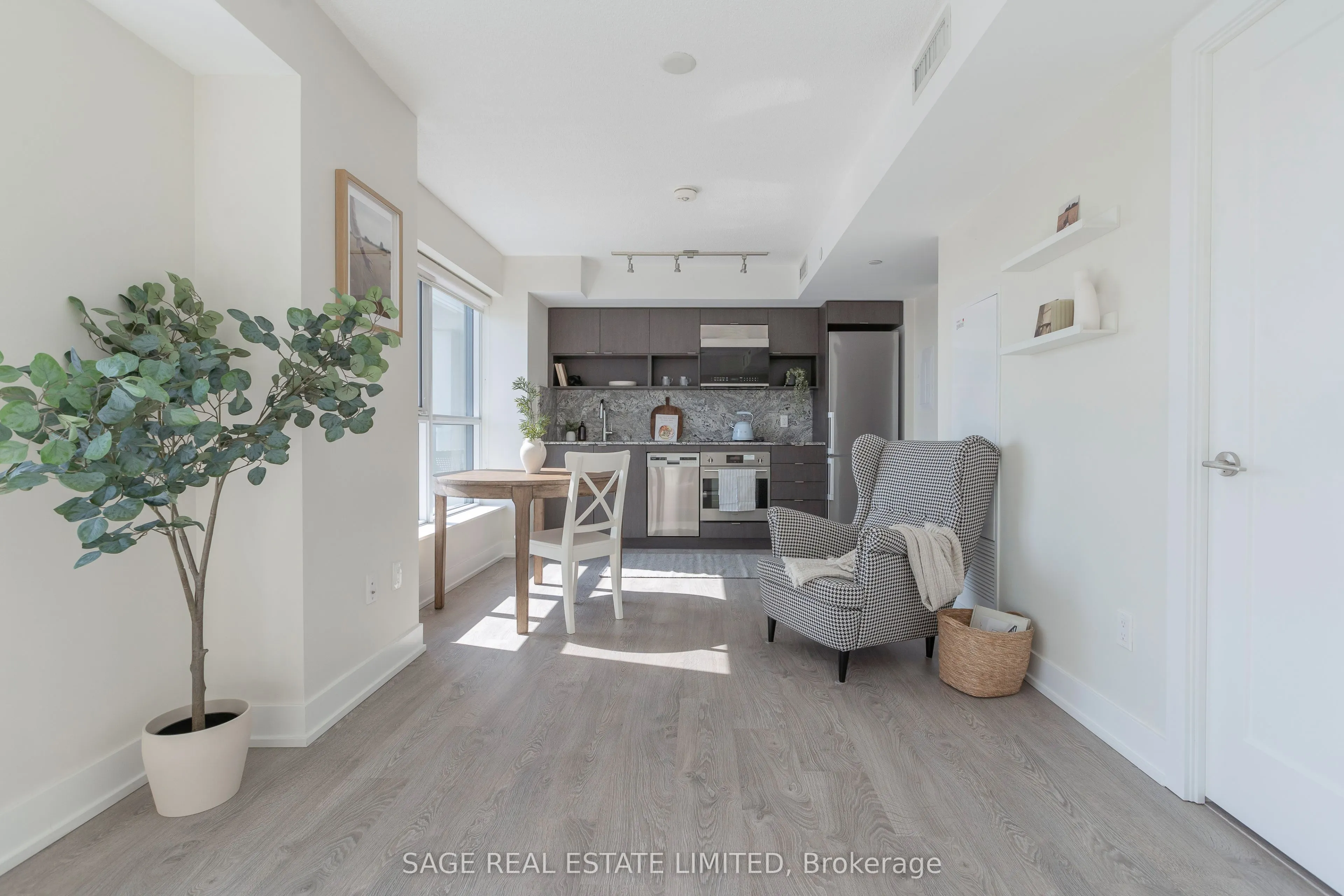 9 Mabelle Avenue, #1423