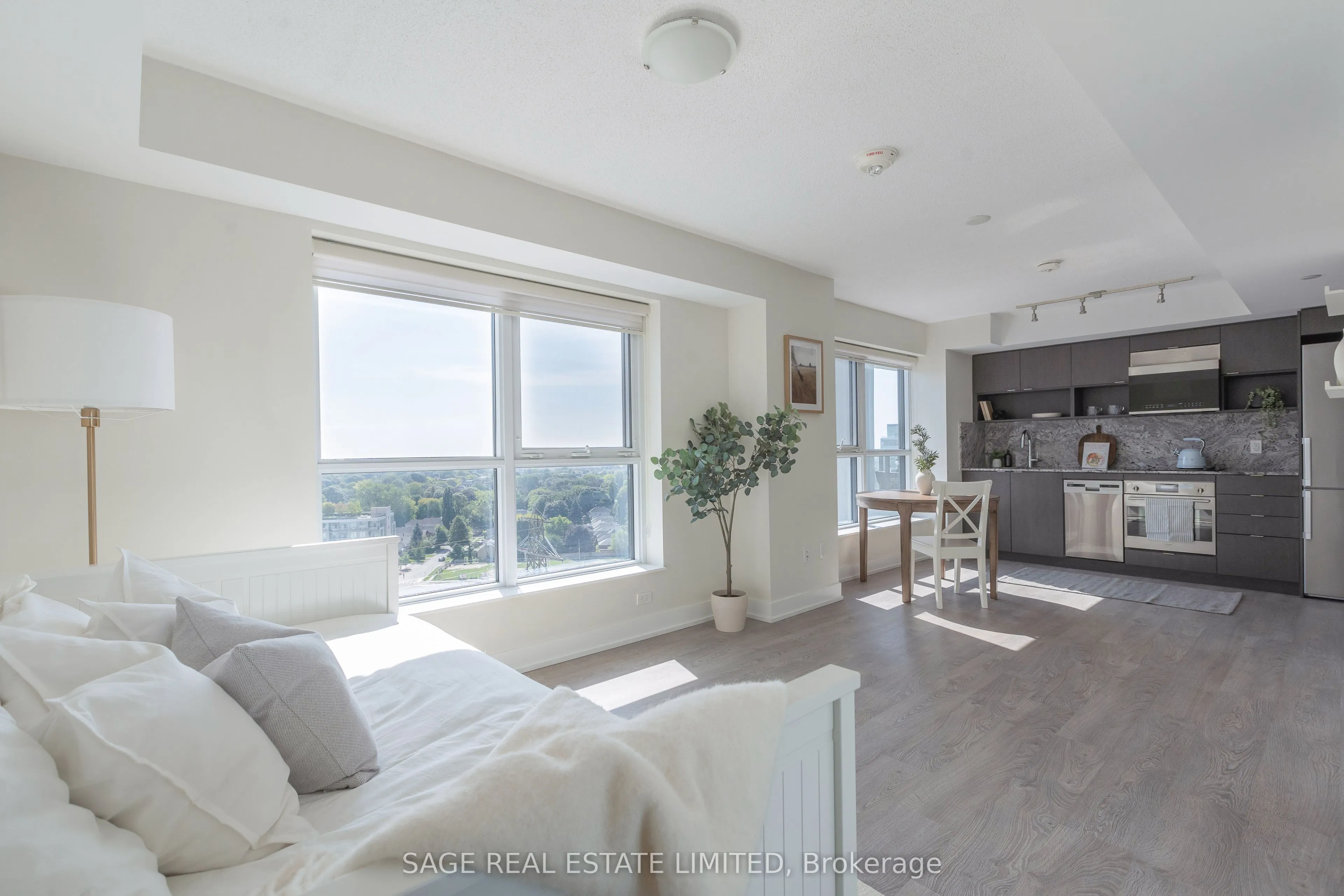 9 Mabelle Avenue, #1423