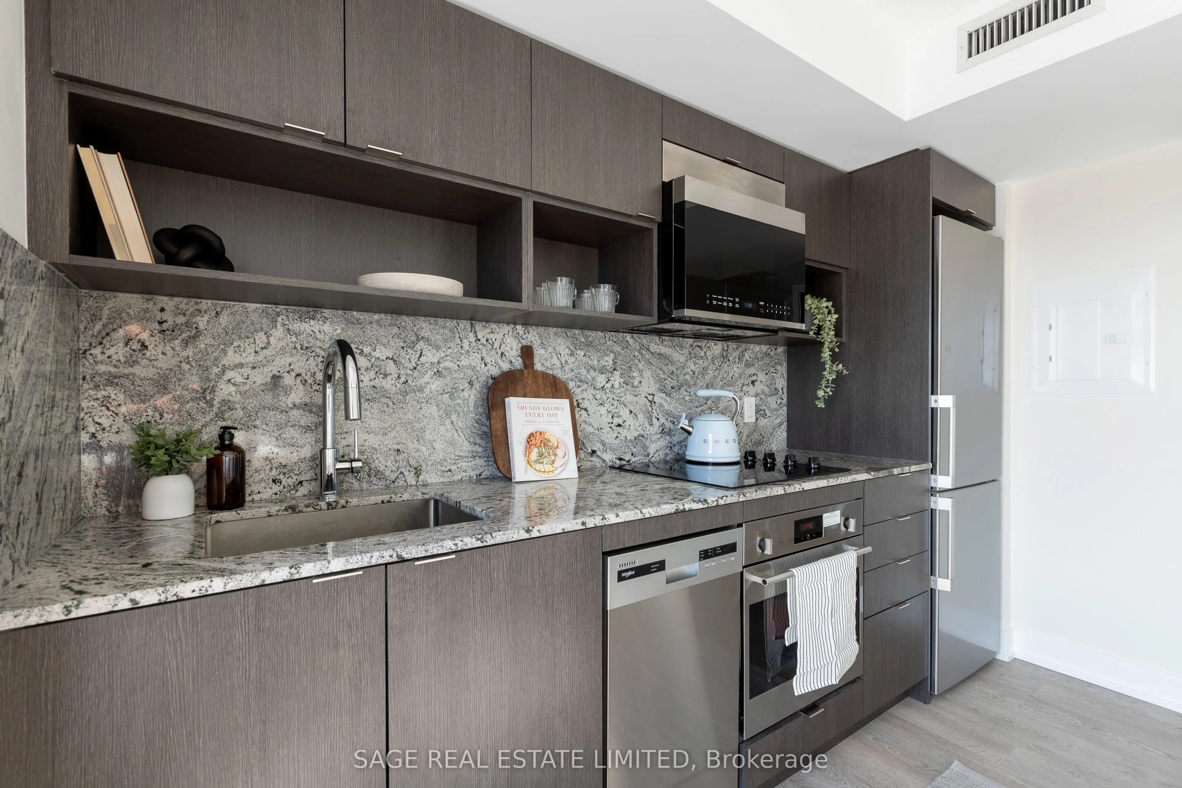 9 Mabelle Avenue, #1423