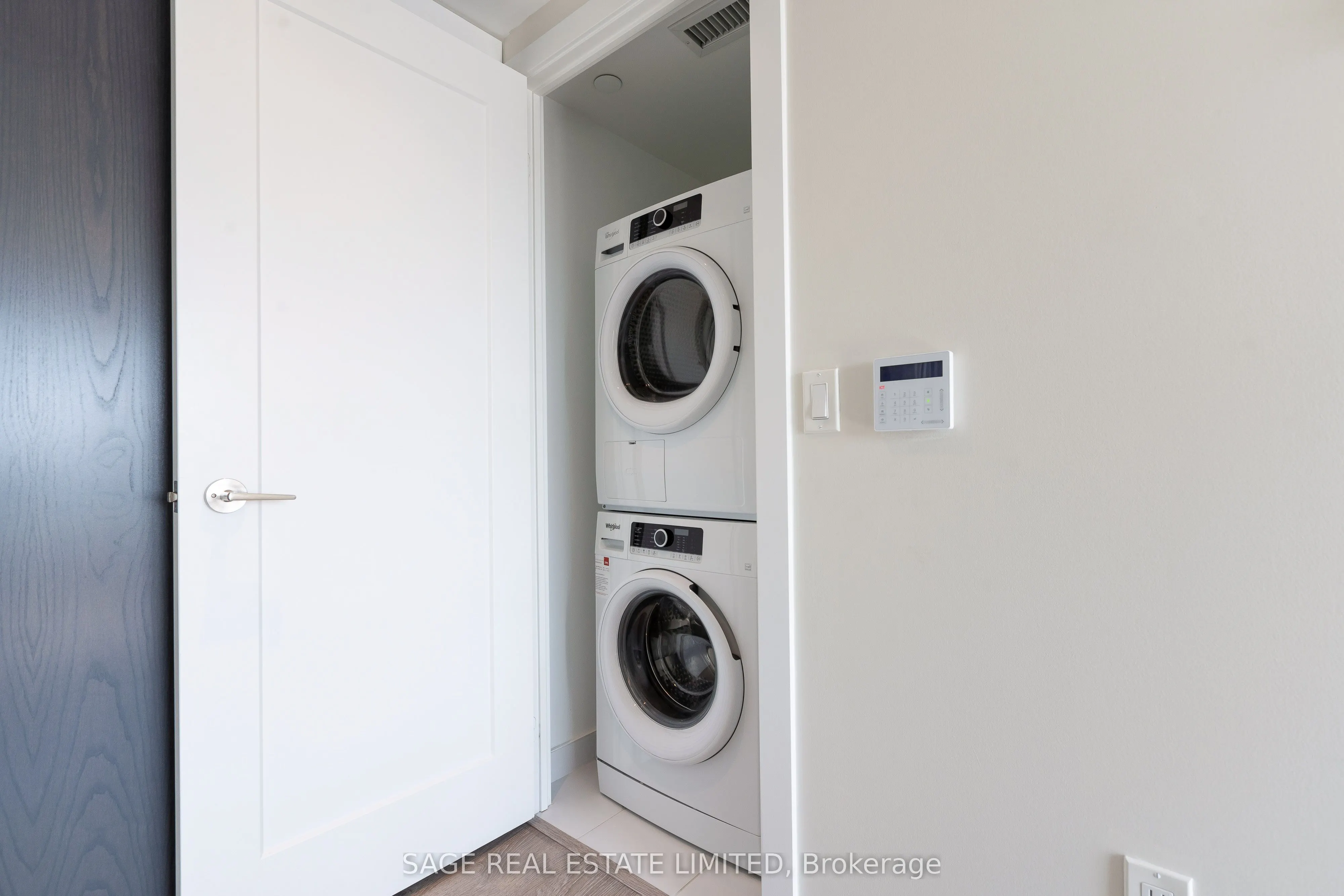9 Mabelle Avenue, #1423