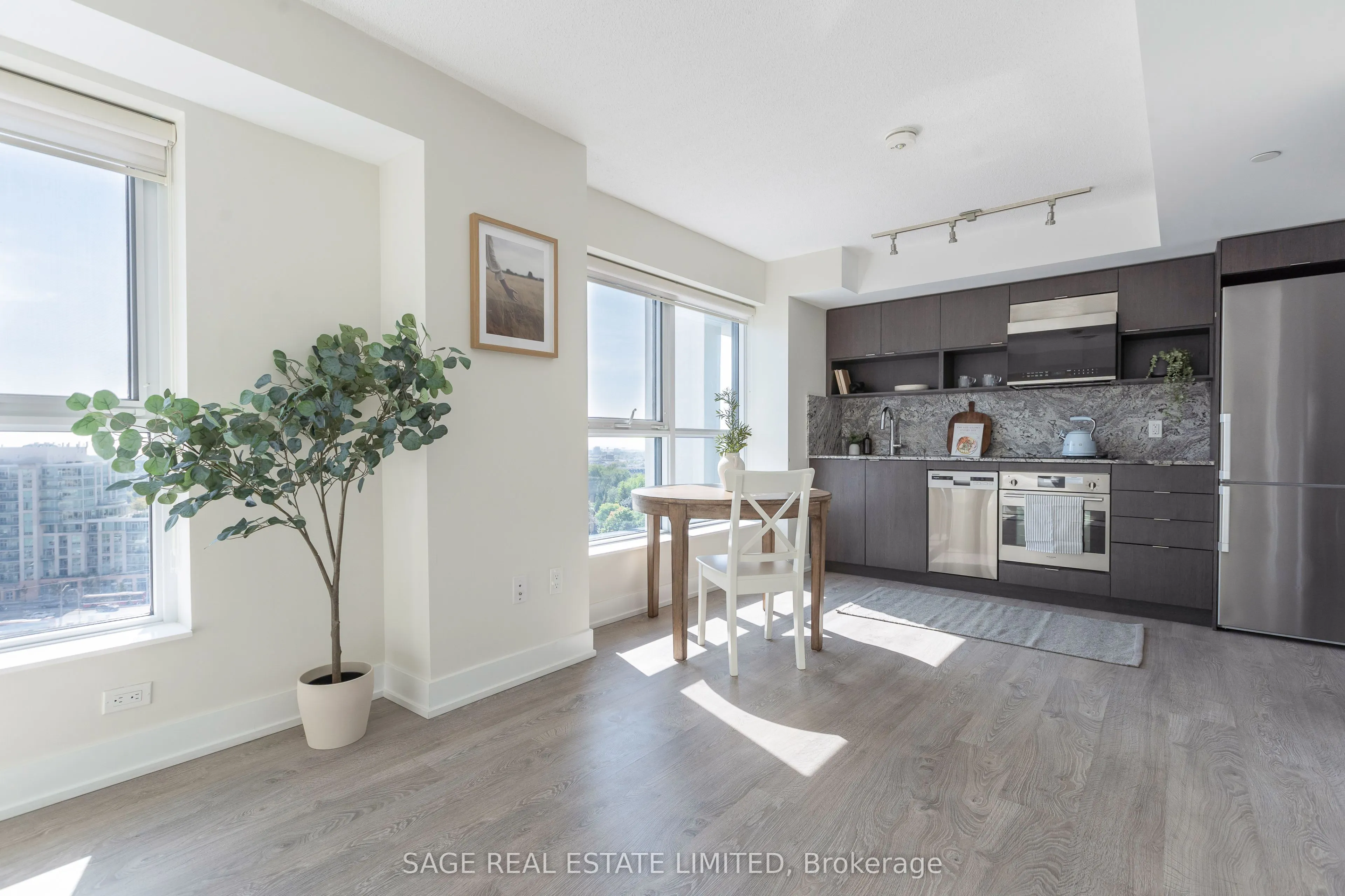 9 Mabelle Avenue, #1423