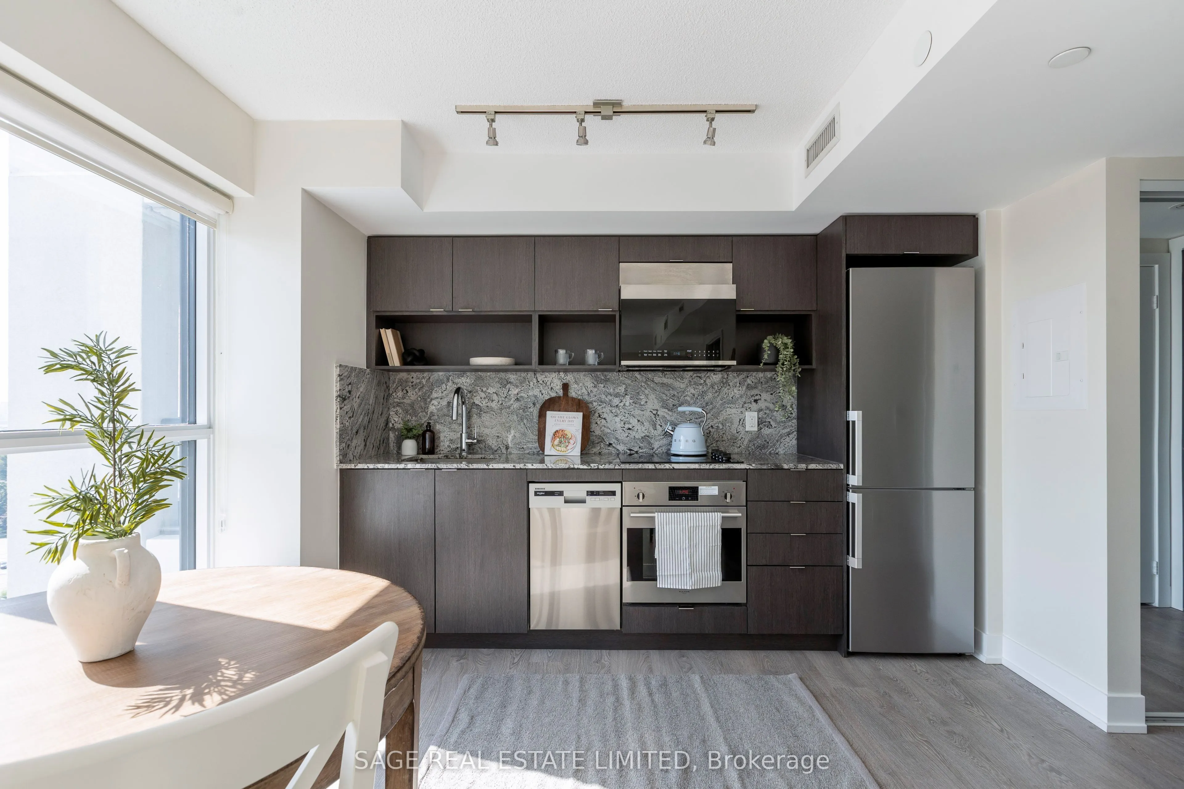 9 Mabelle Avenue, #1423