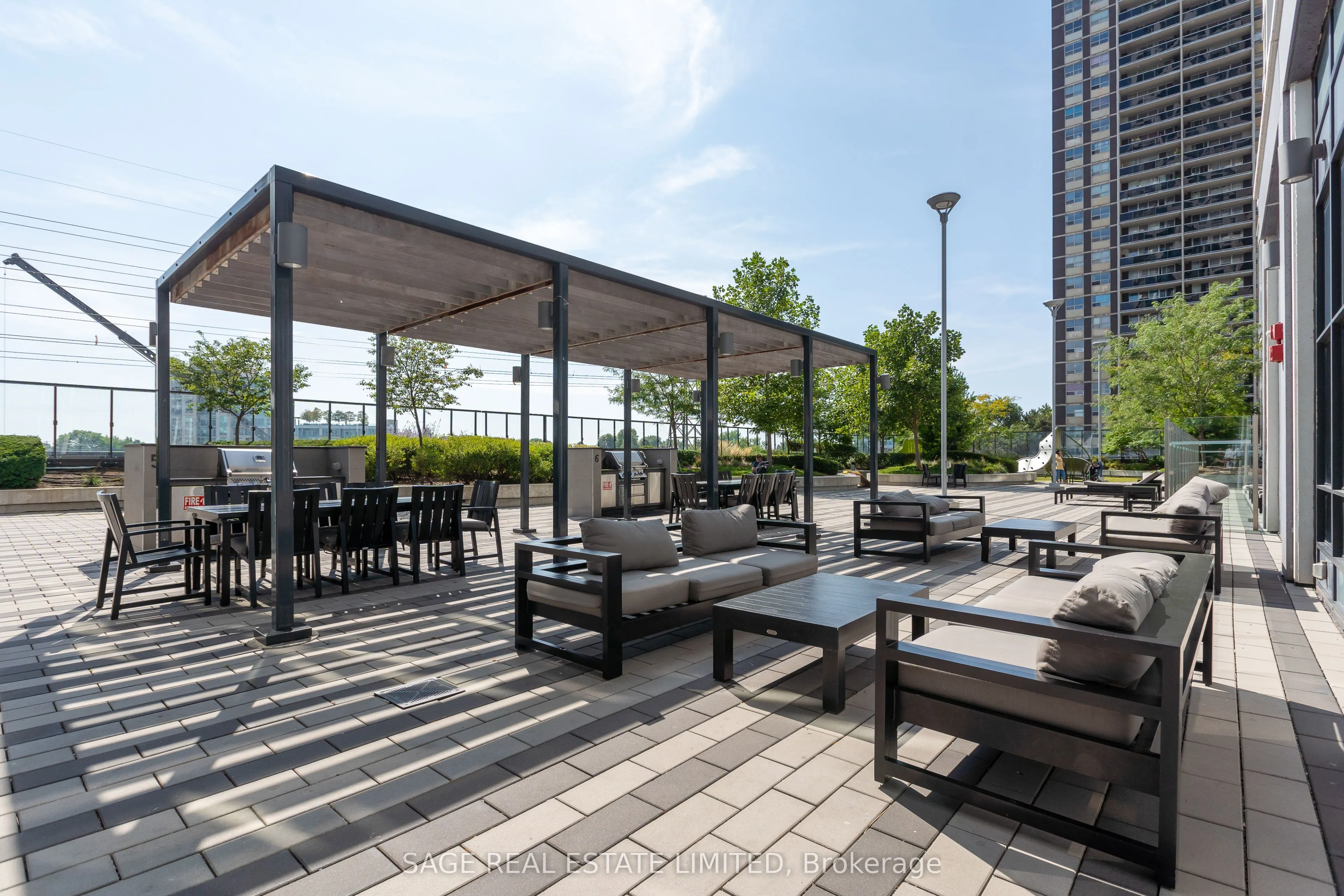 9 Mabelle Avenue, #1423