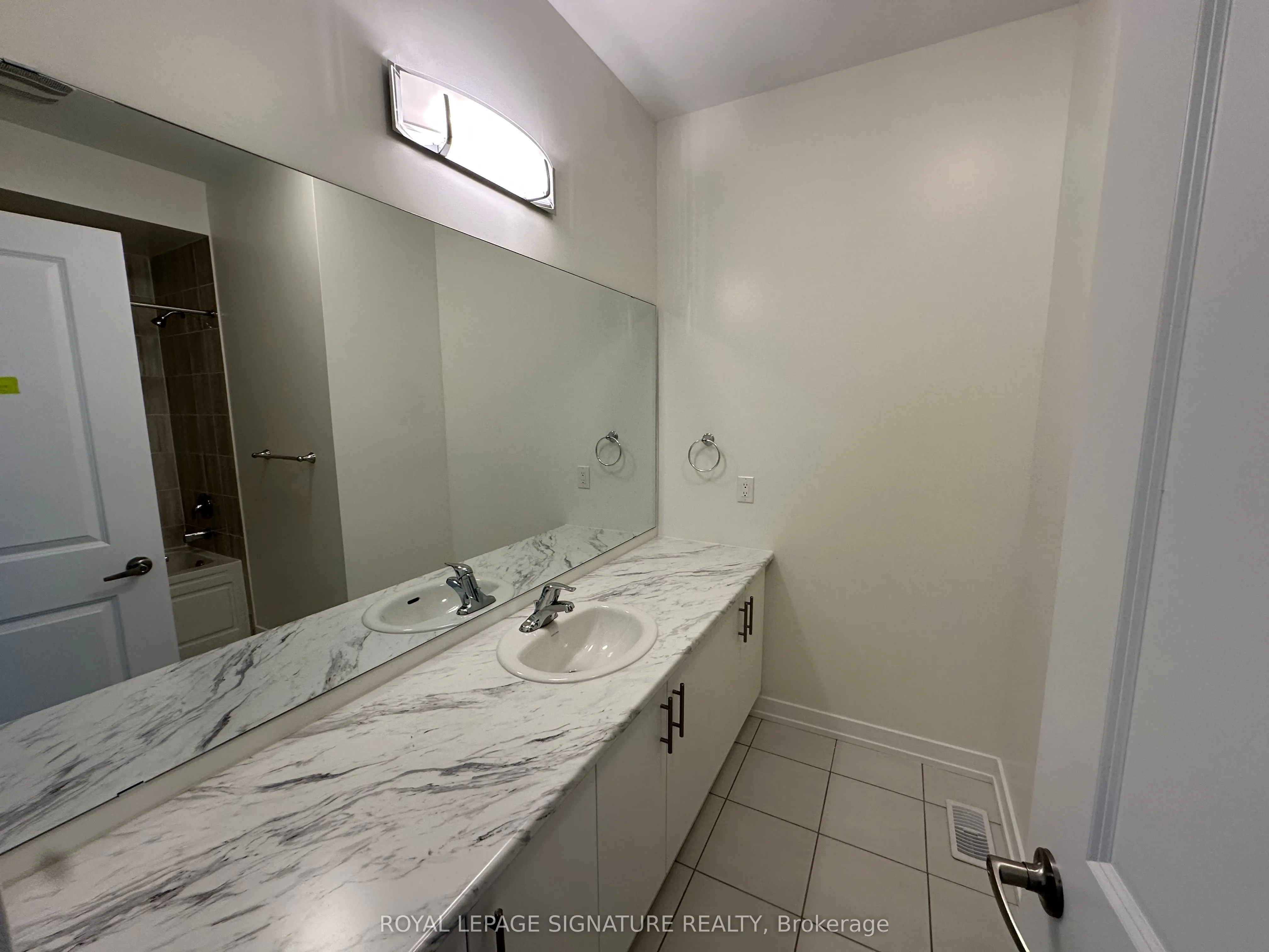 1190 Dartmouth Crescent
