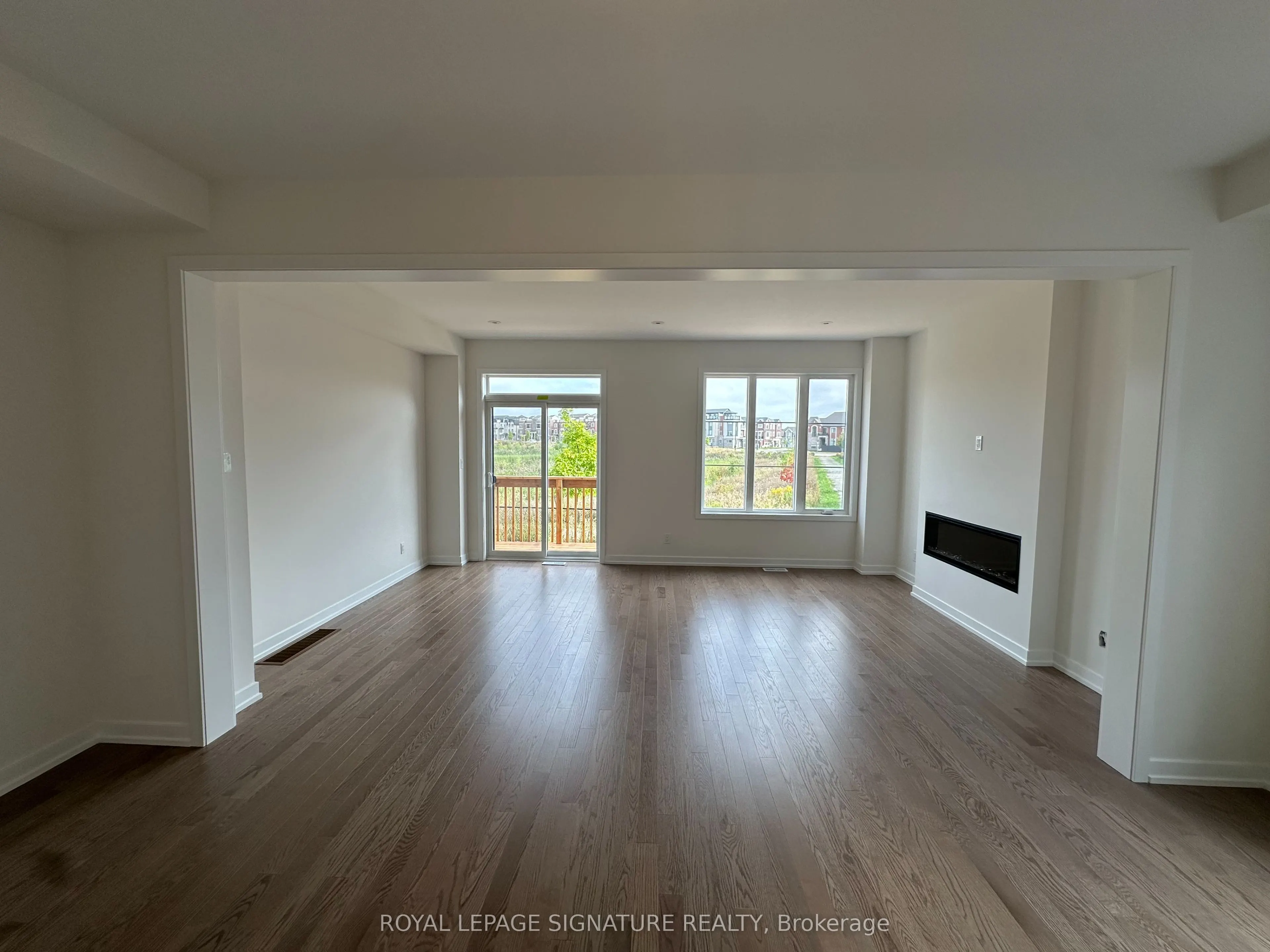 1190 Dartmouth Crescent
