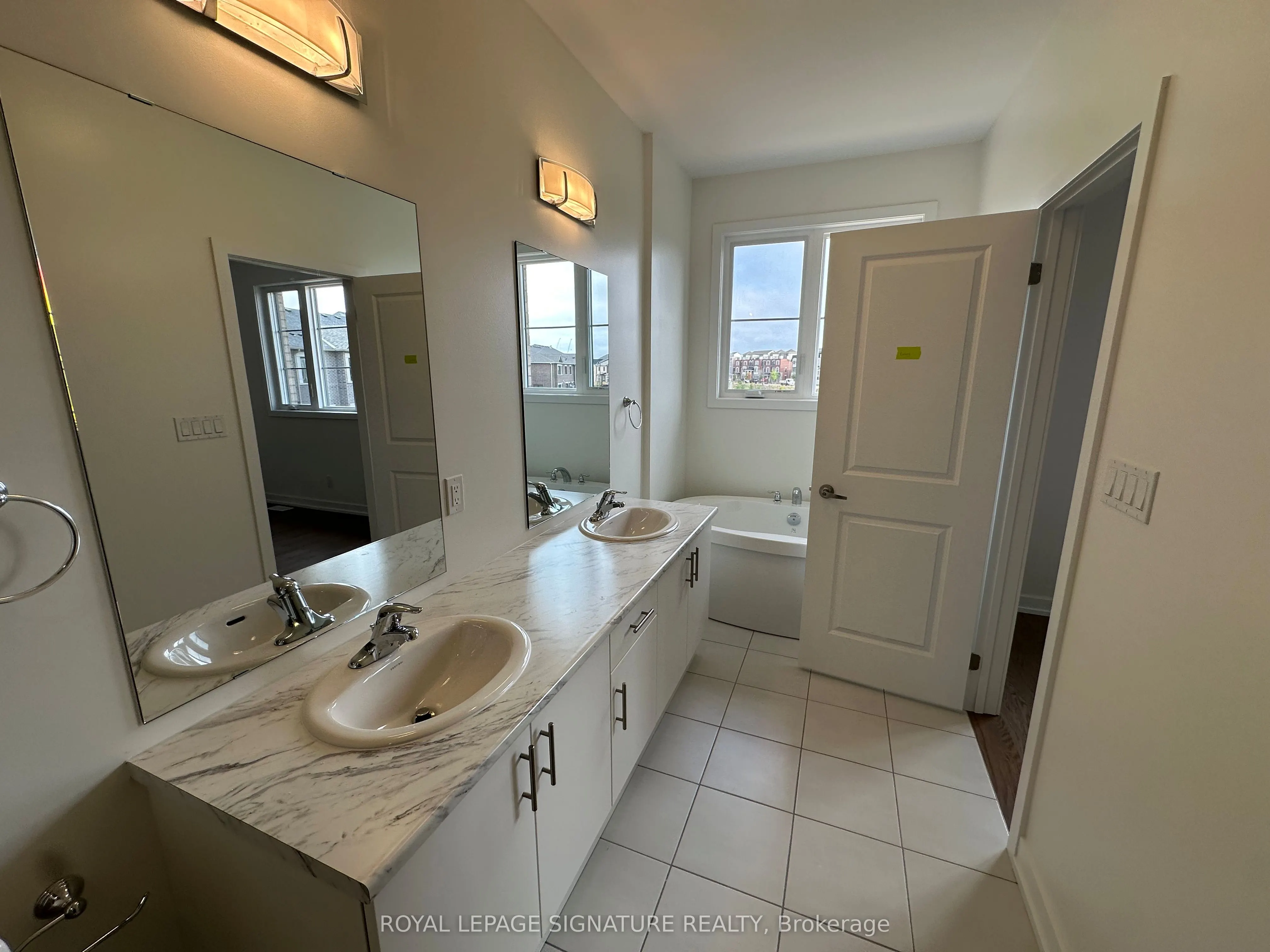 1190 Dartmouth Crescent