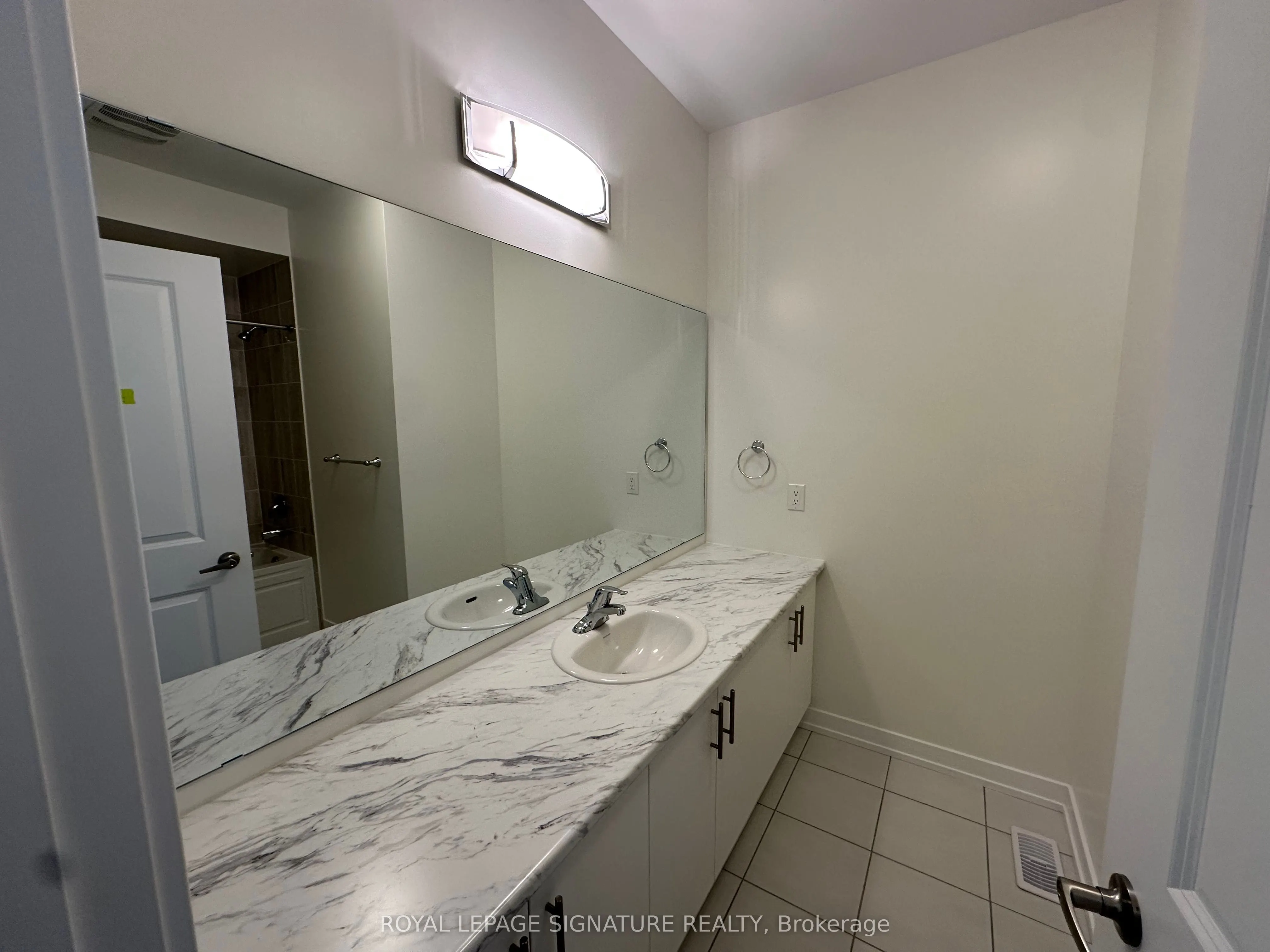 1190 Dartmouth Crescent