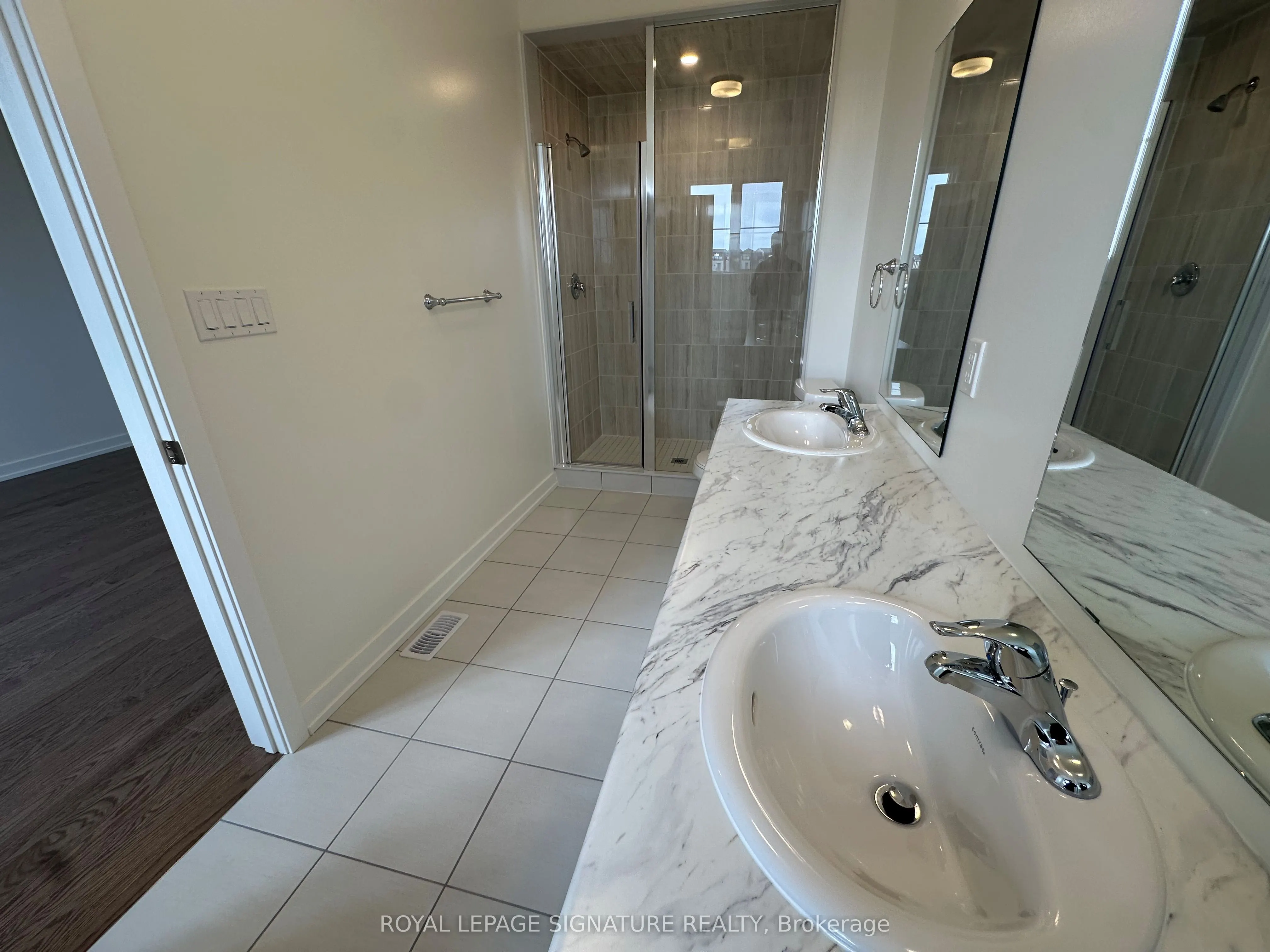 1190 Dartmouth Crescent