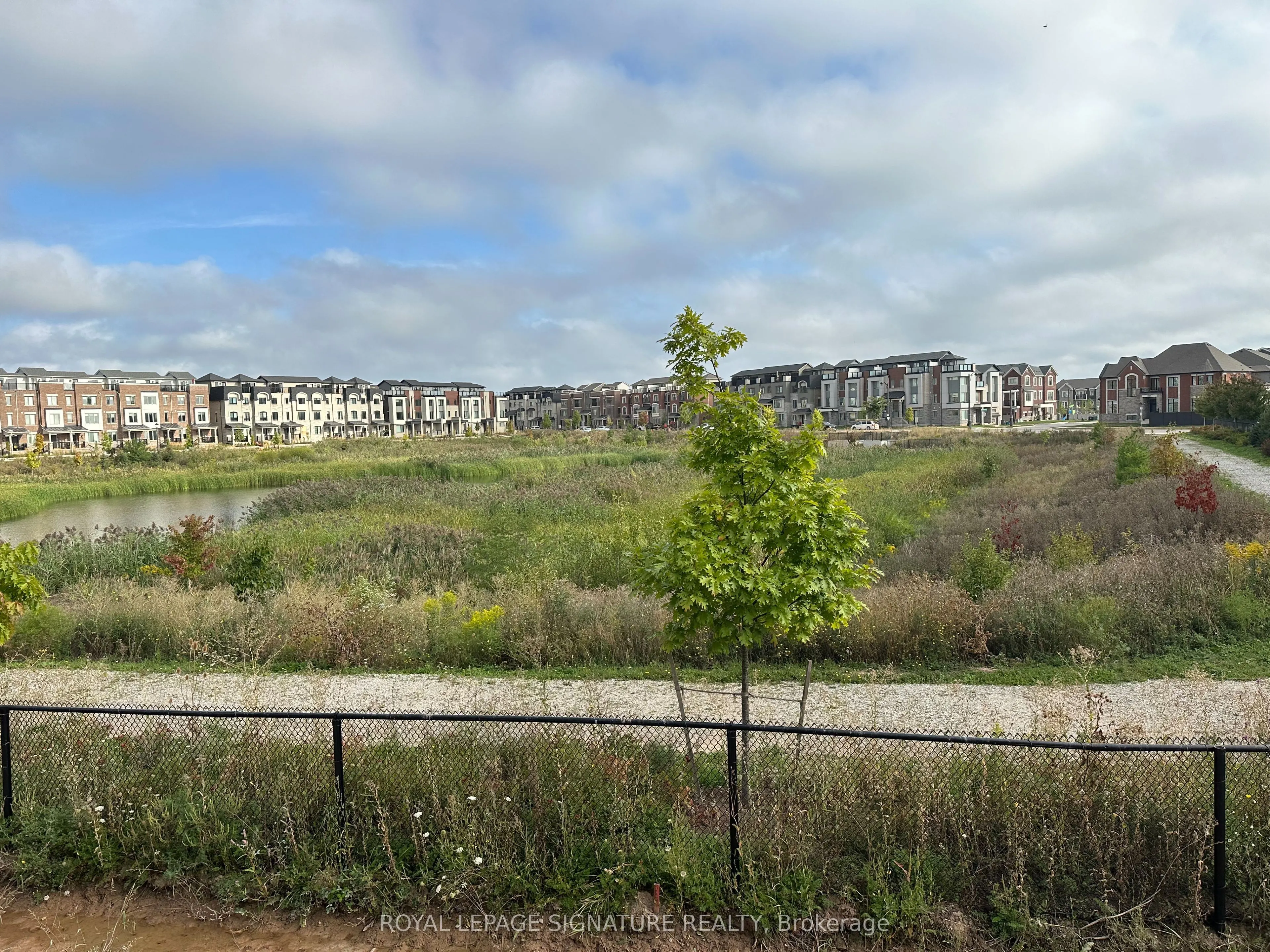 1190 Dartmouth Crescent