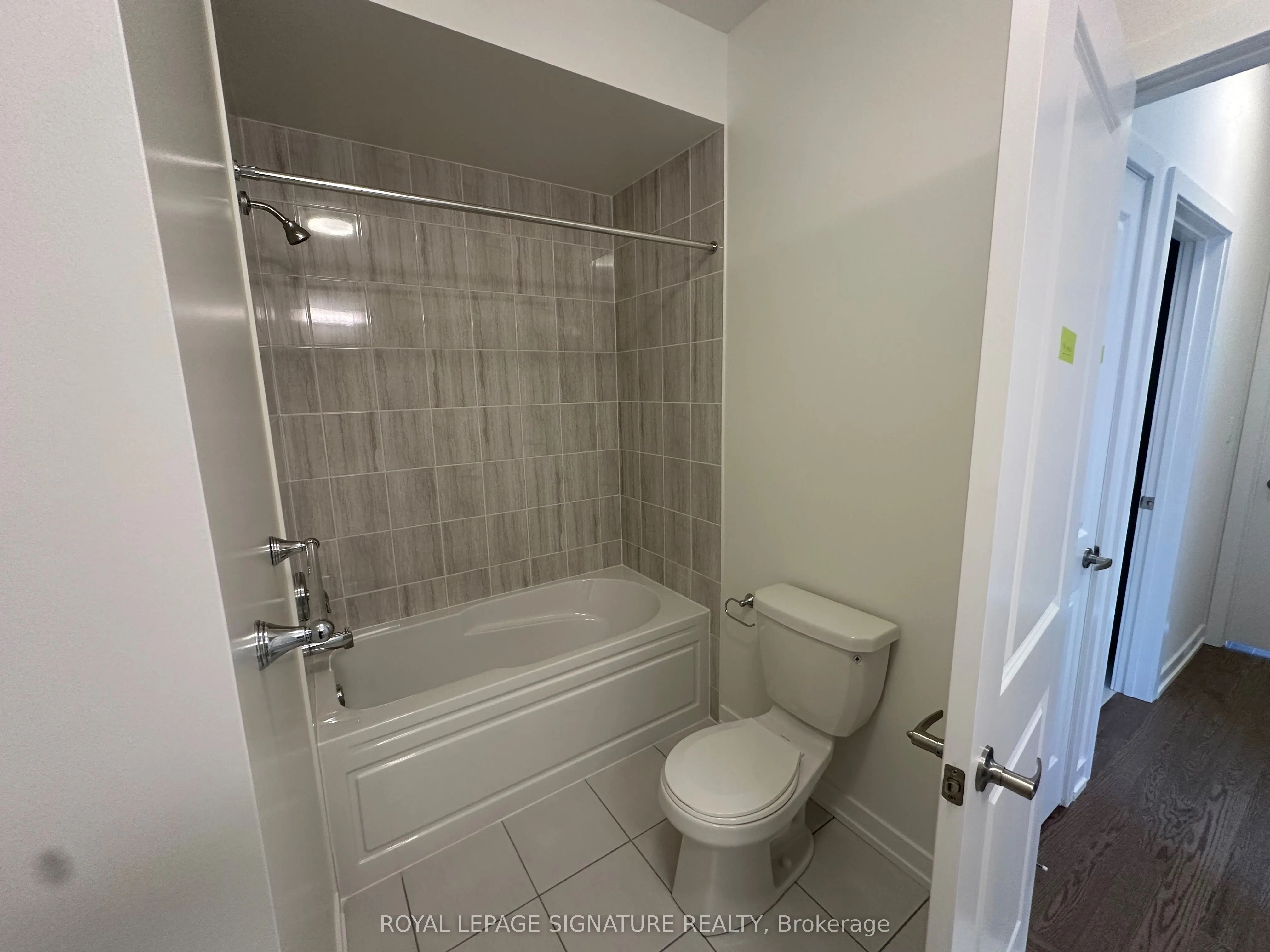 1190 Dartmouth Crescent