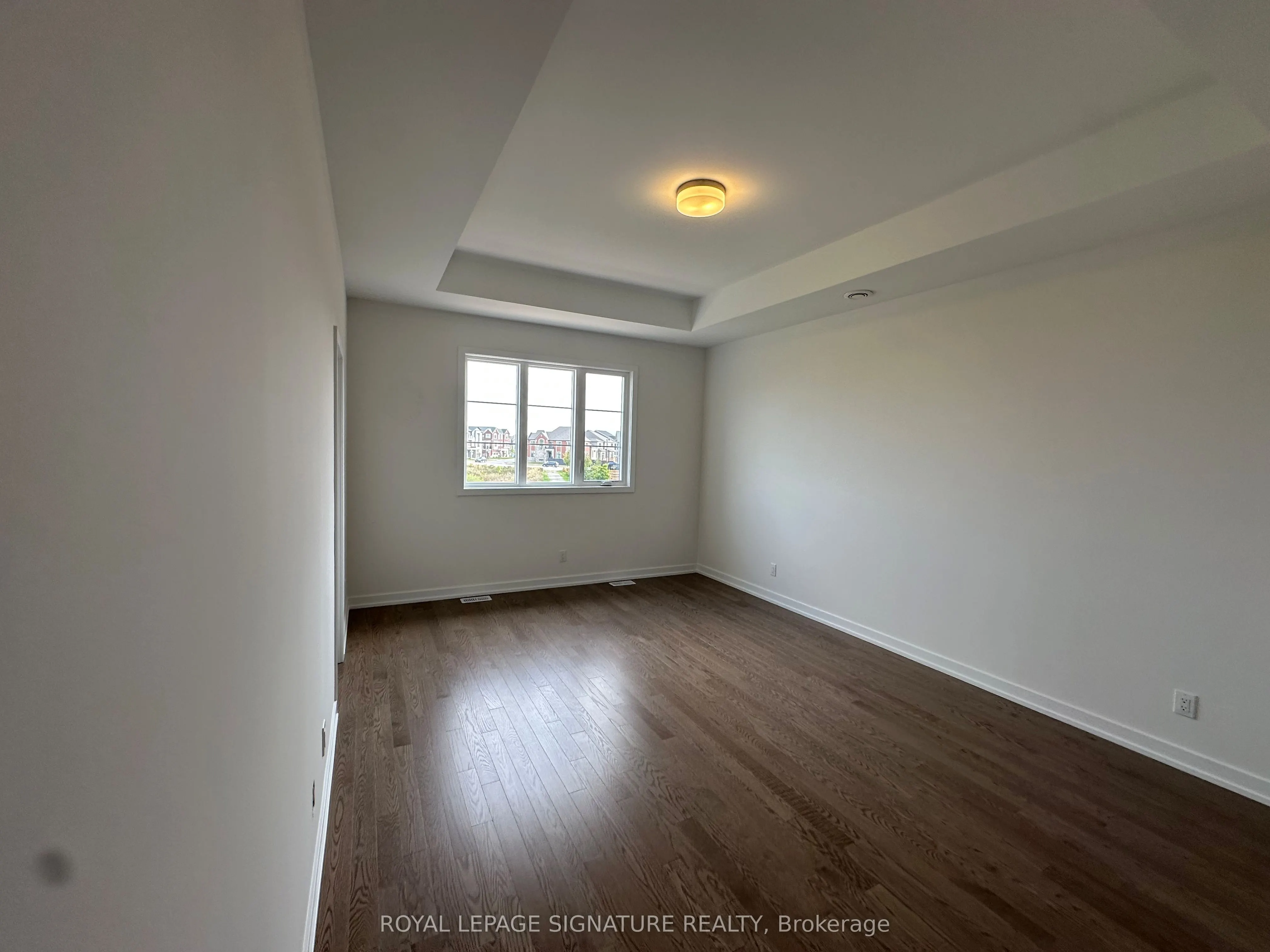 1190 Dartmouth Crescent