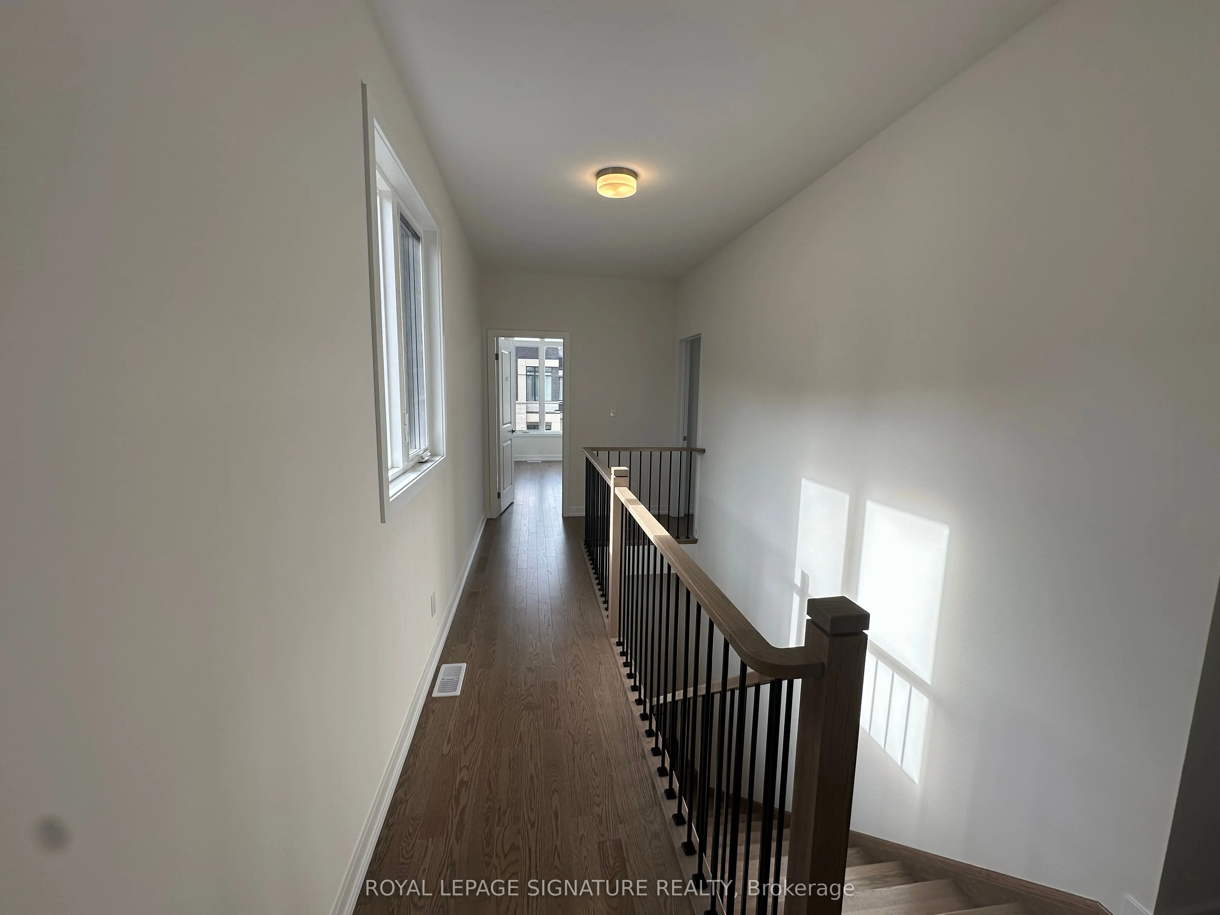 1190 Dartmouth Crescent