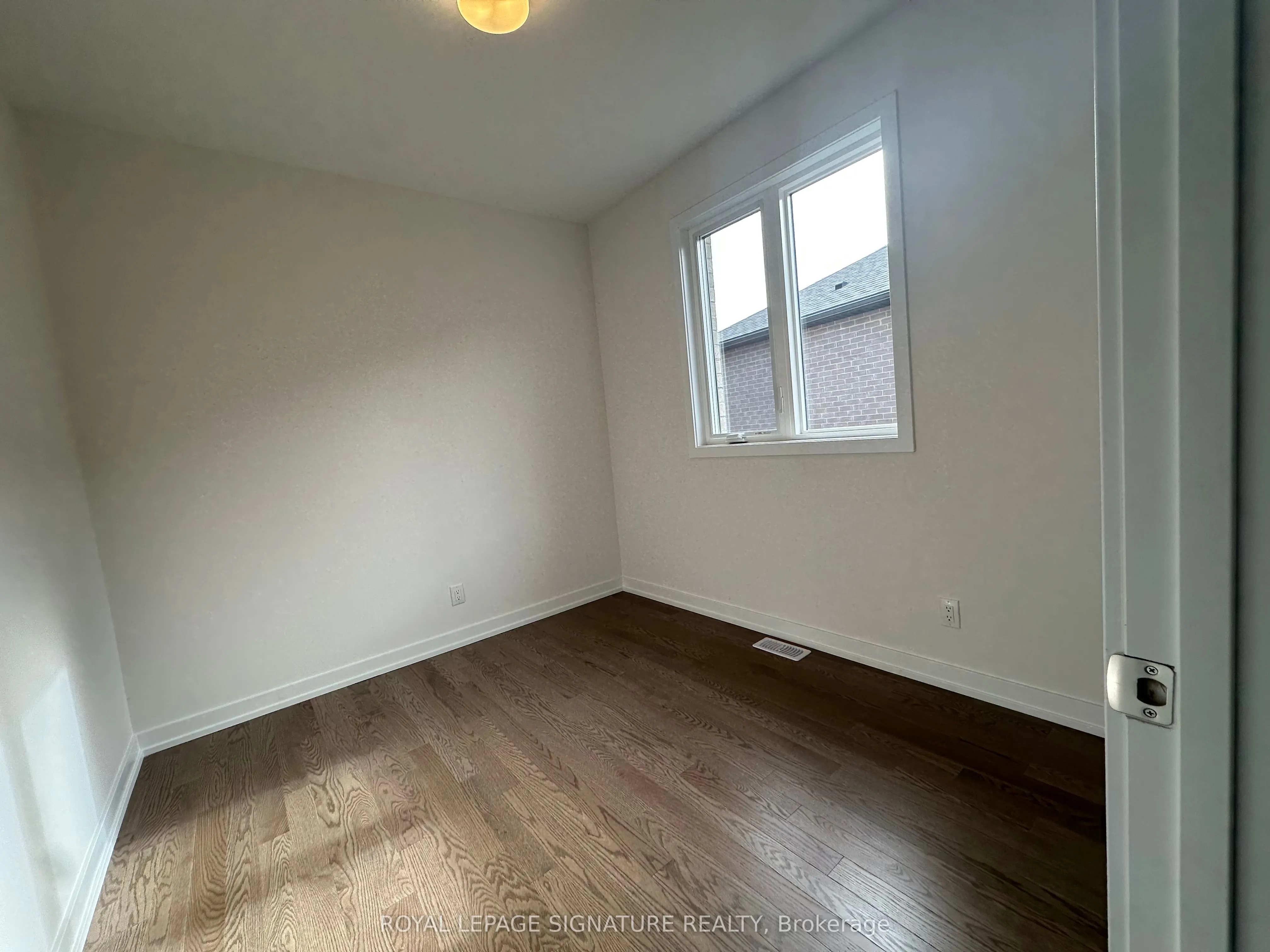 1190 Dartmouth Crescent