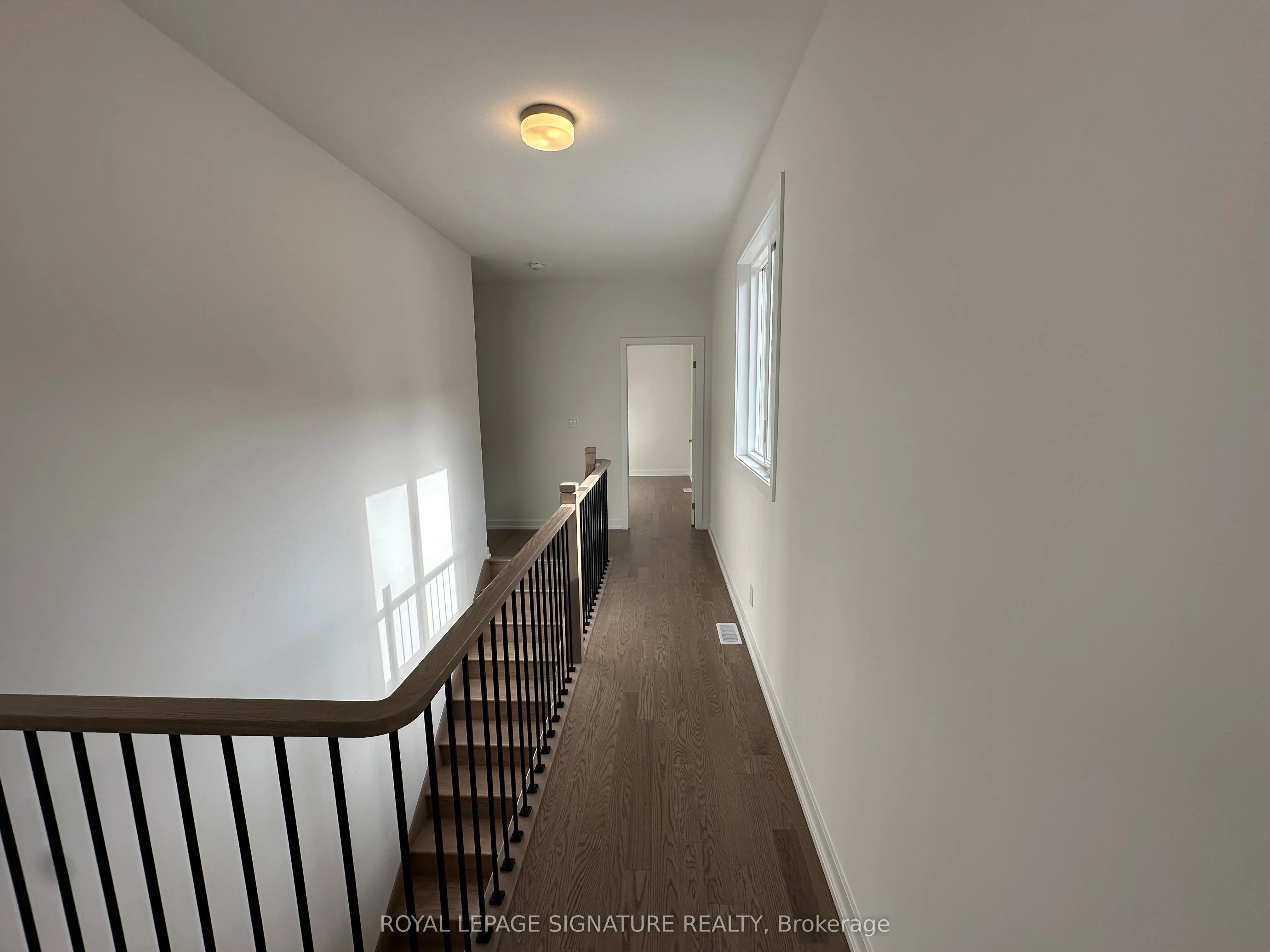 1190 Dartmouth Crescent