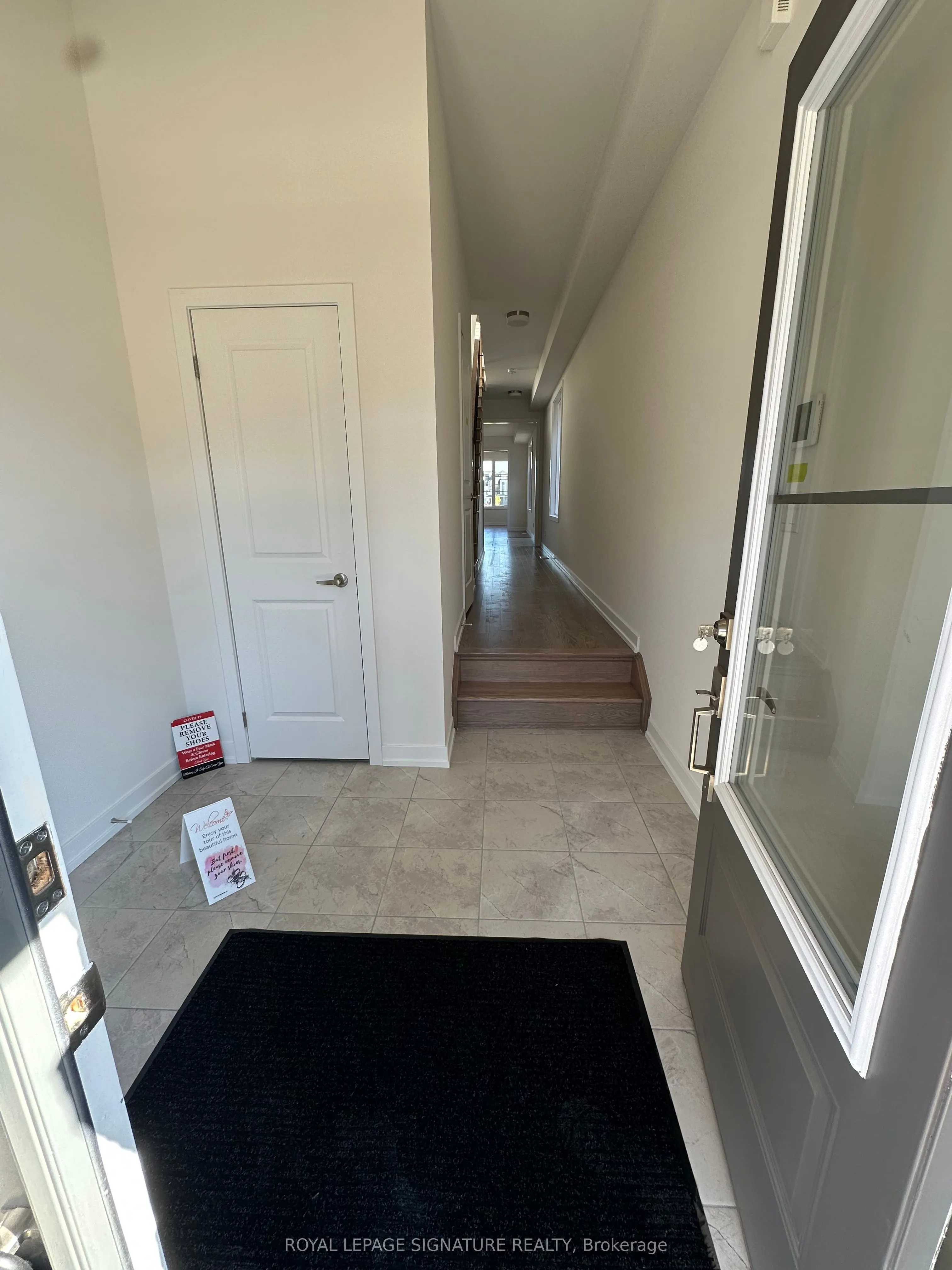 1190 Dartmouth Crescent