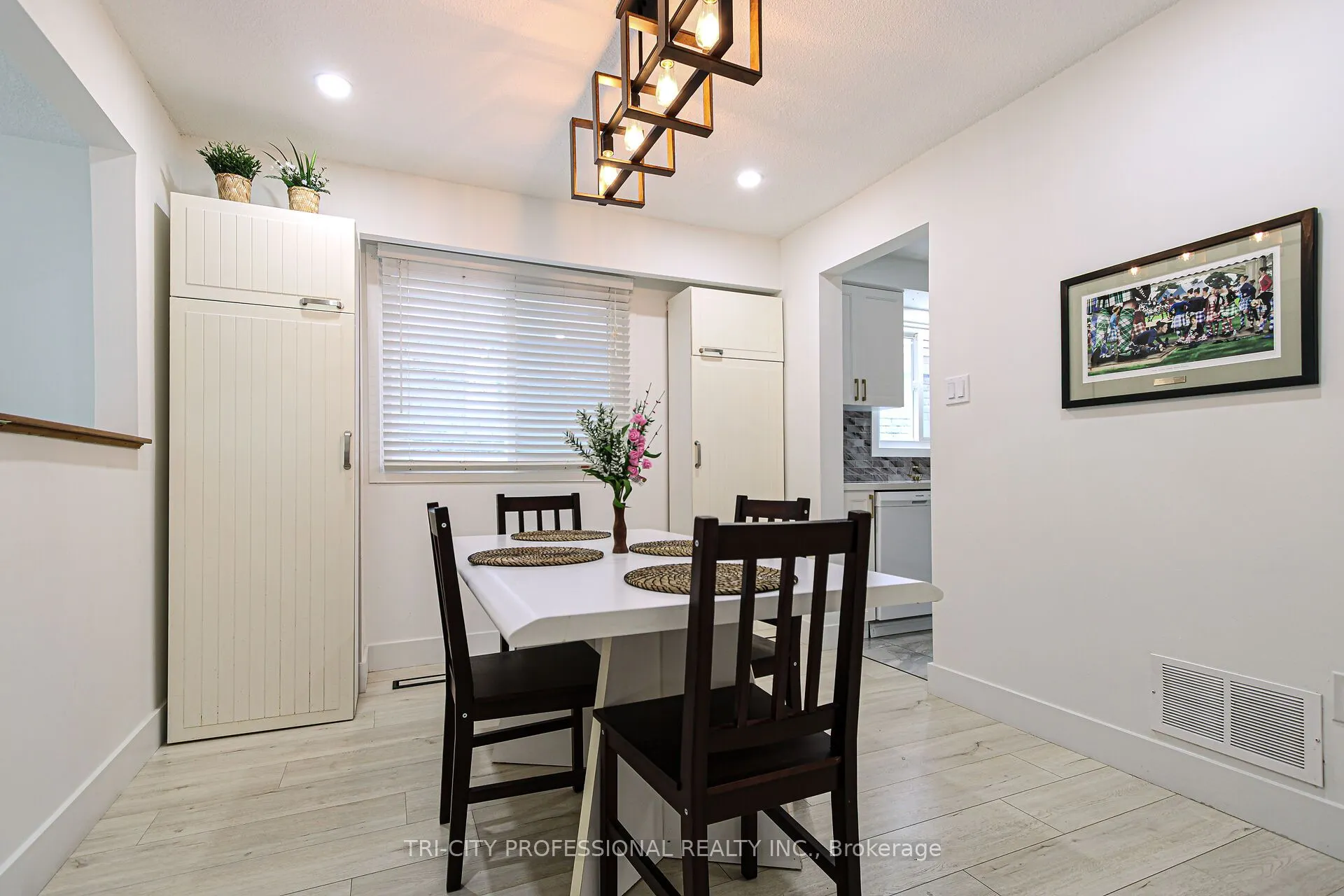 16 Mangrove Road