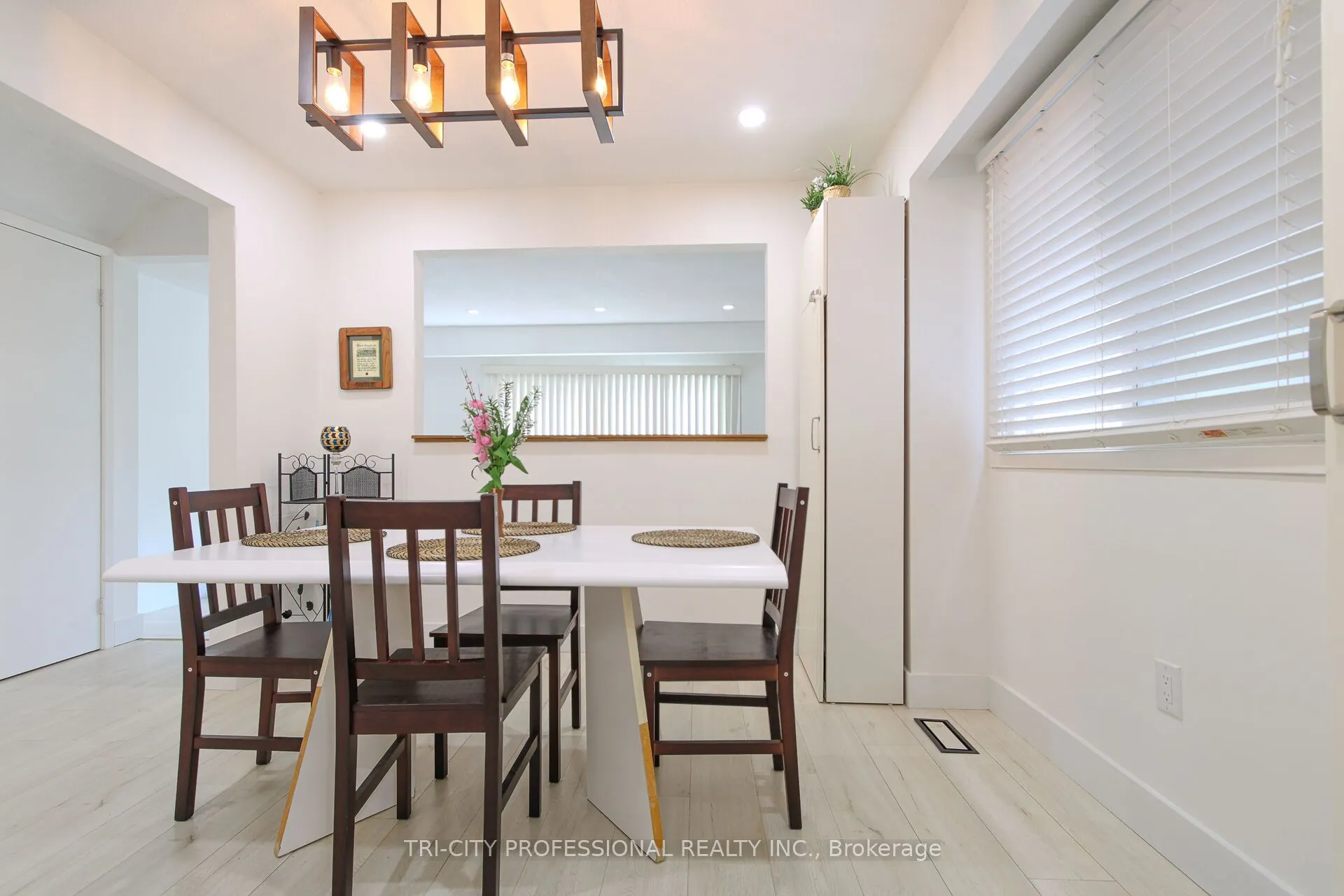 16 Mangrove Road